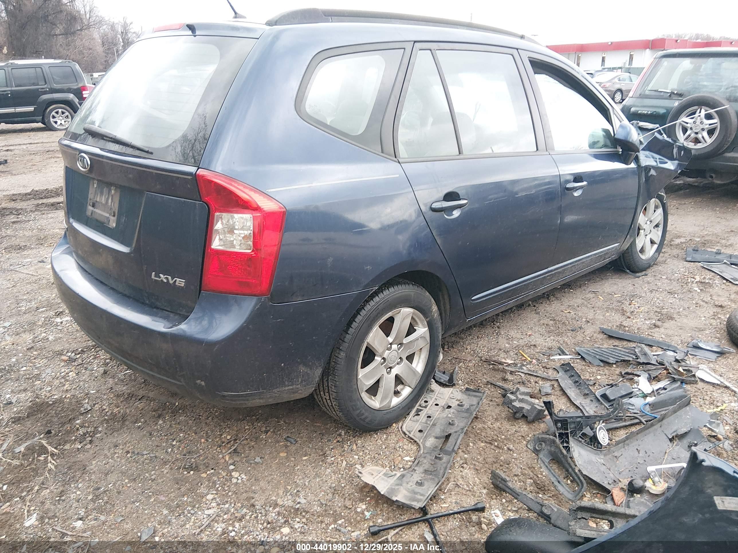 KIA RONDO image 4