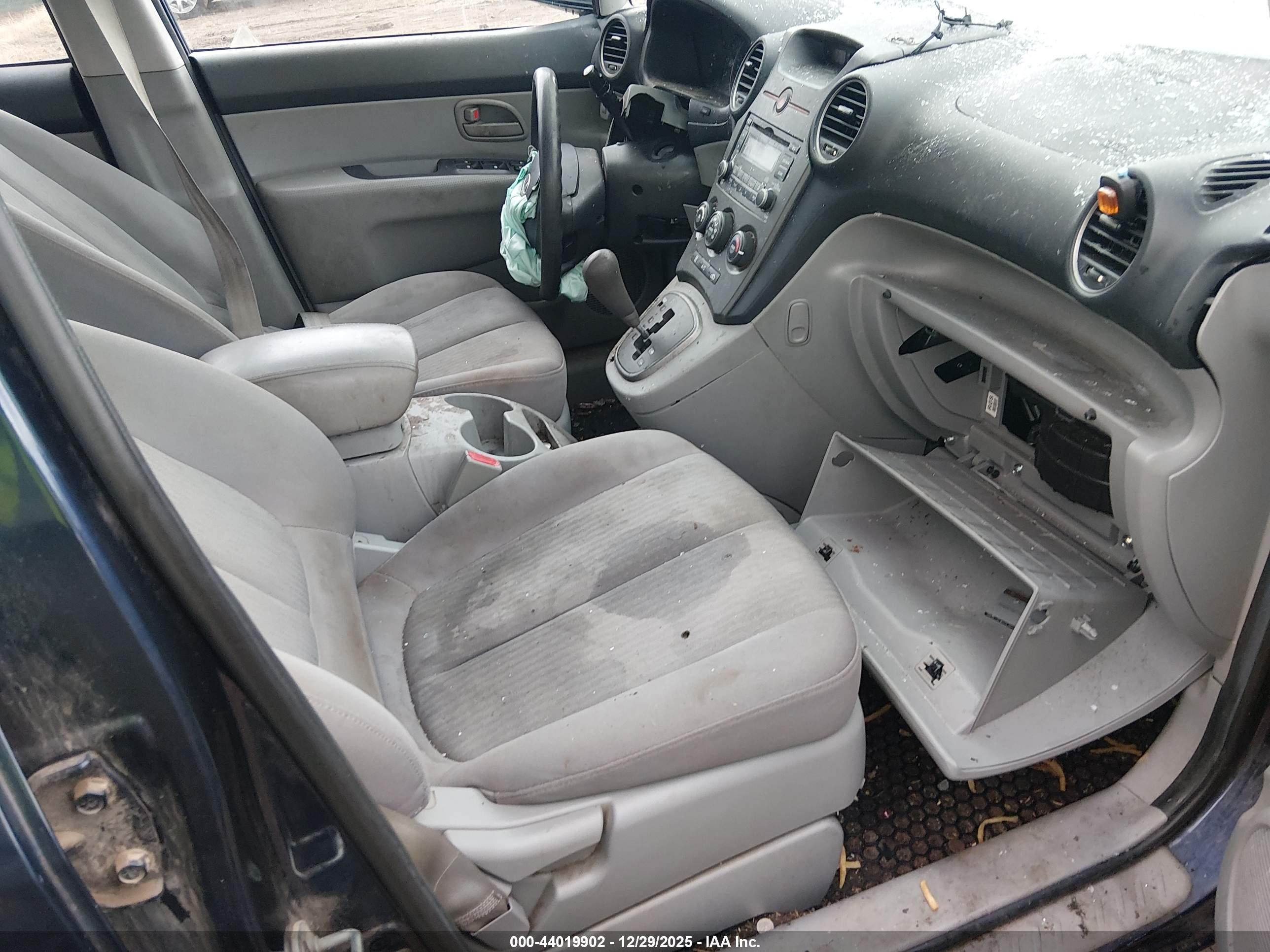 KIA RONDO image 5
