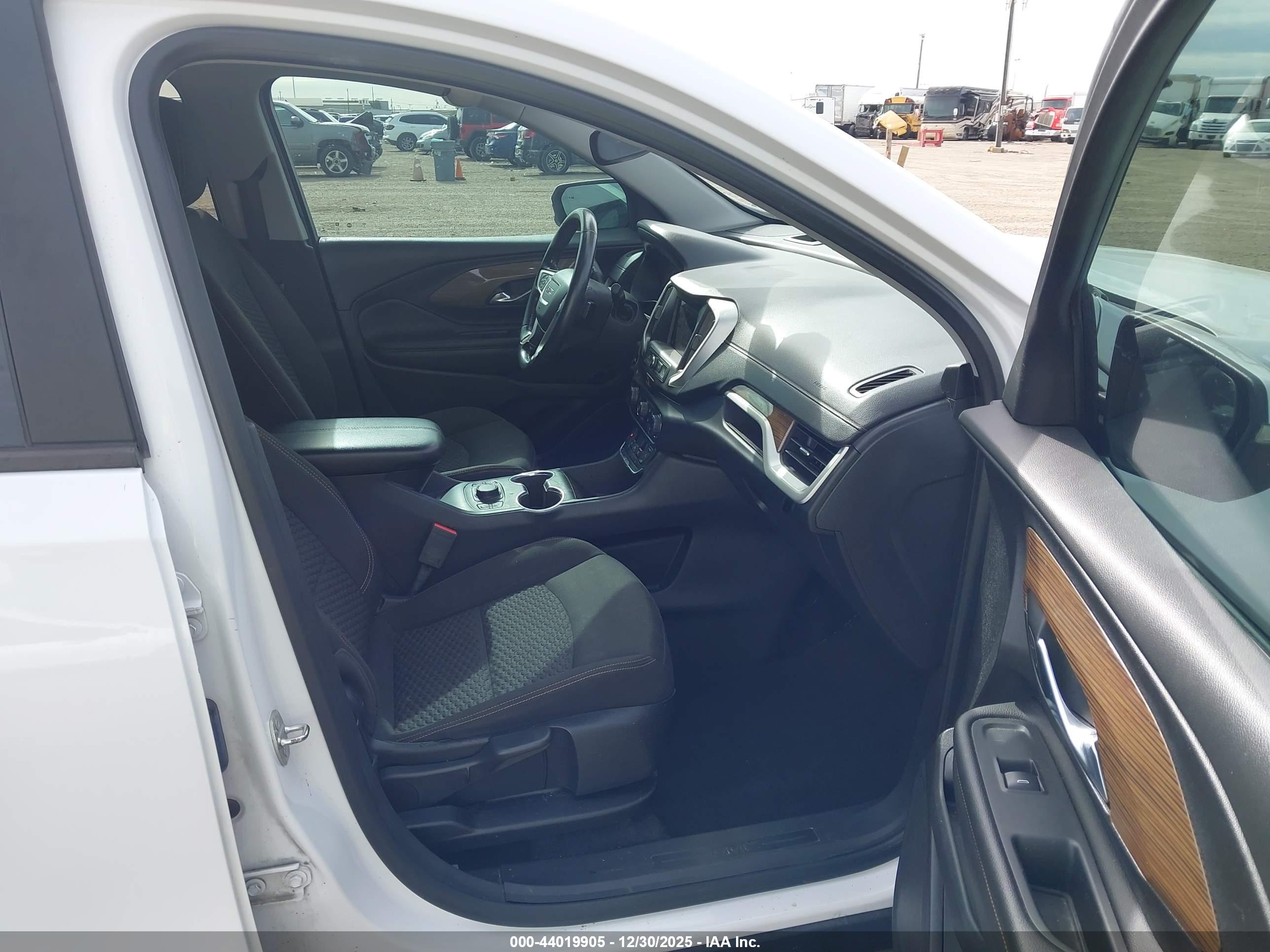 GMC TERRAIN image 5