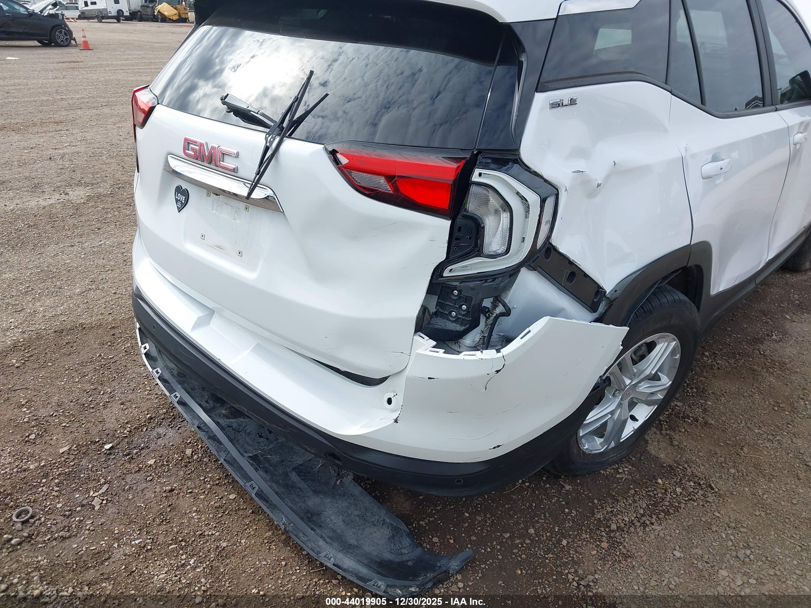 GMC TERRAIN image 6