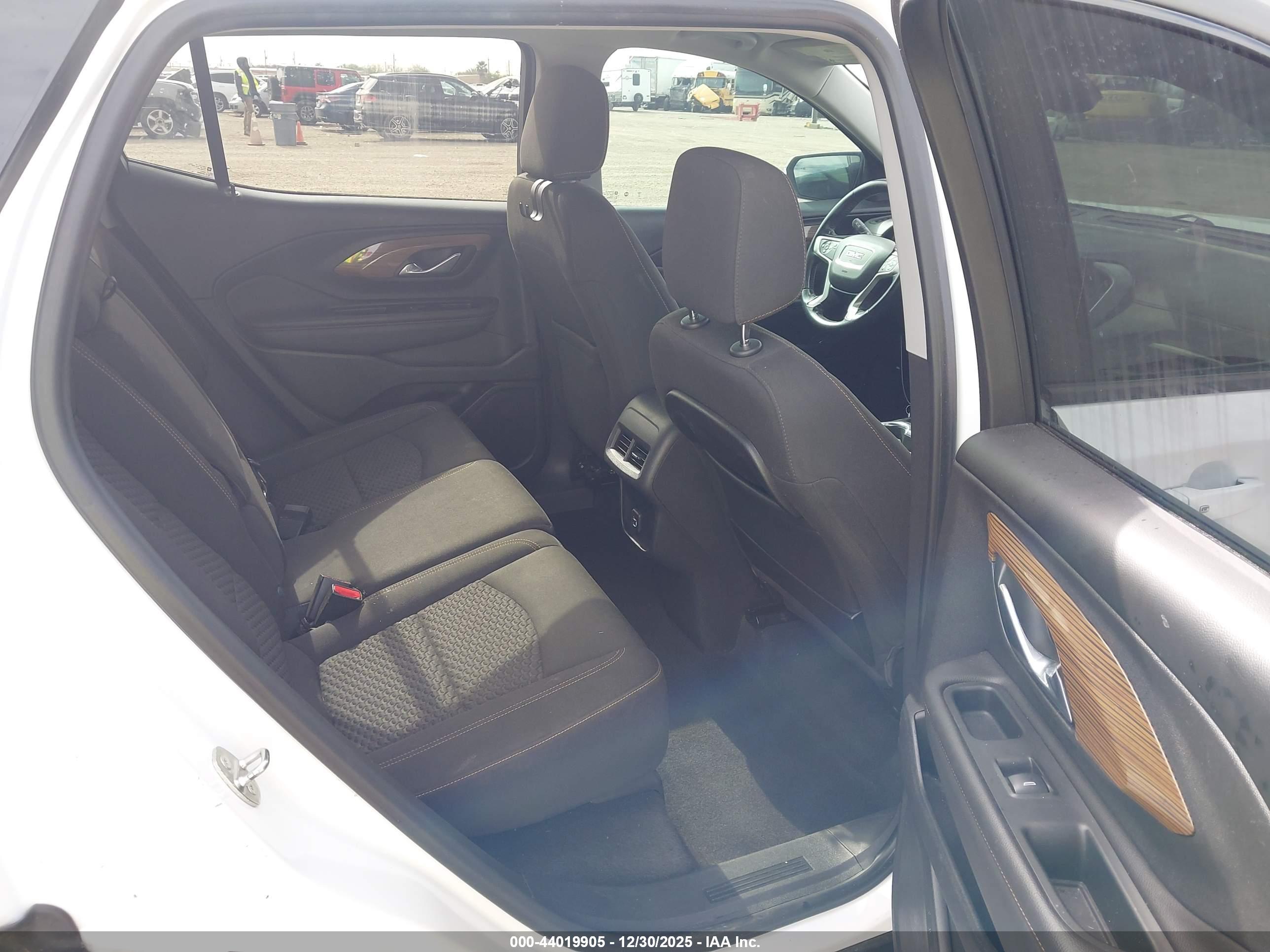 GMC TERRAIN image 8