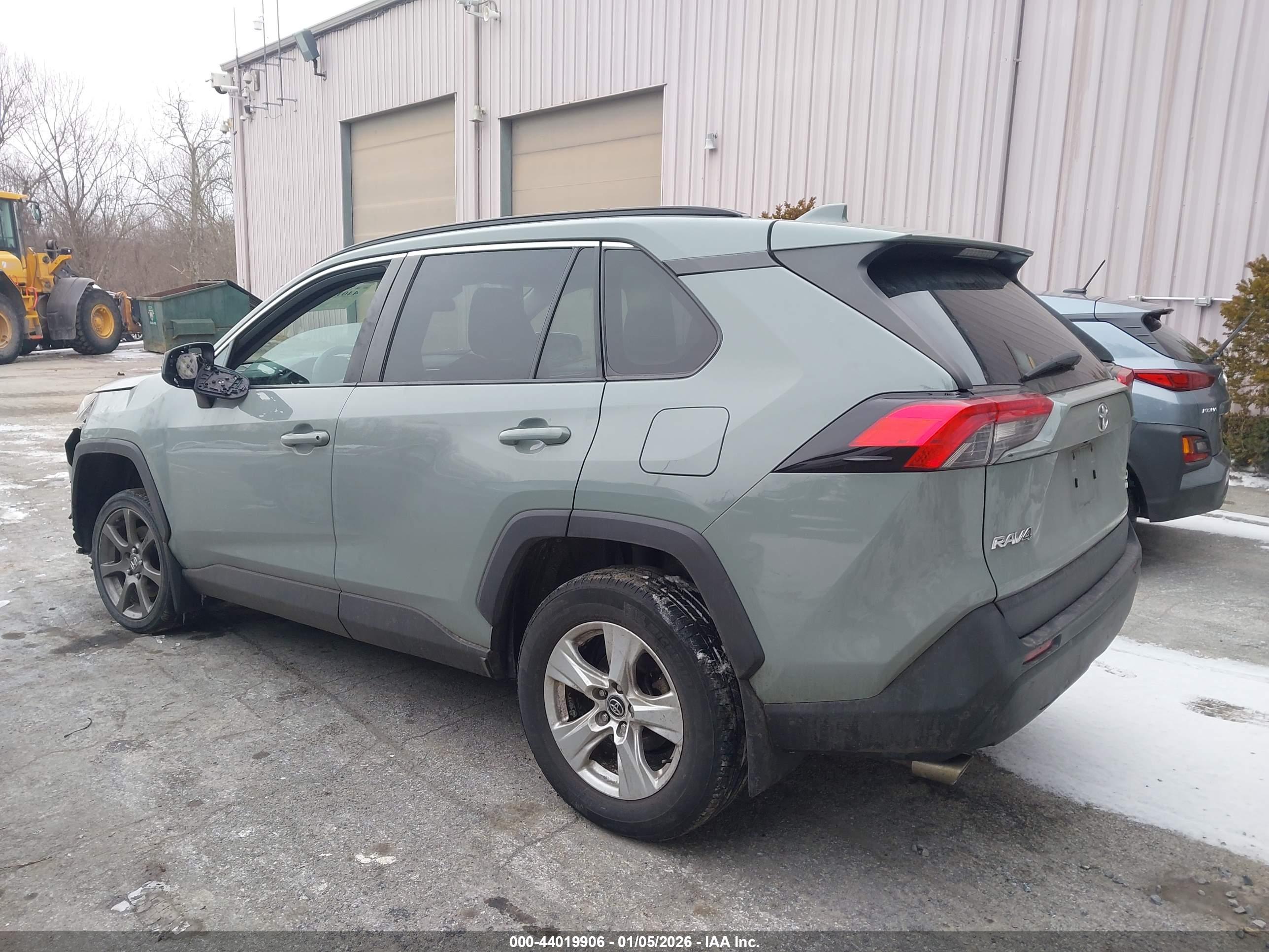 TOYOTA RAV4 image 3