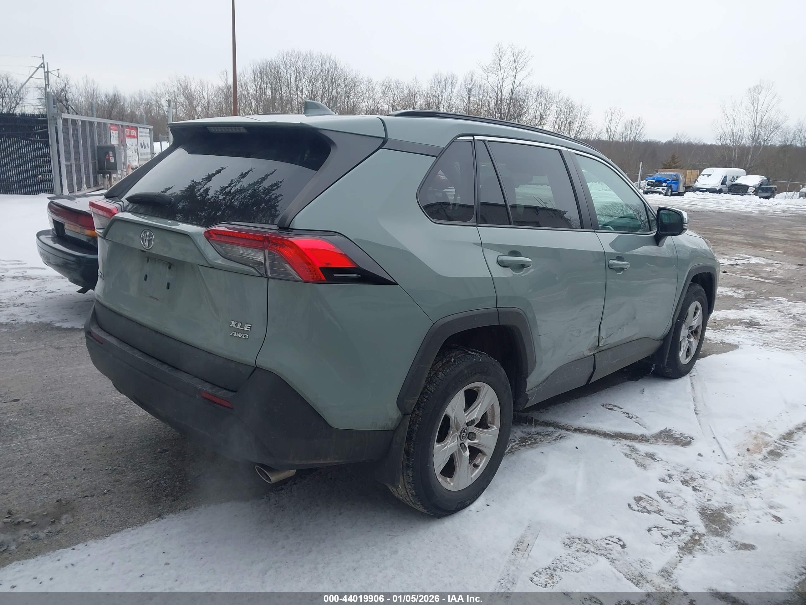 TOYOTA RAV4 image 4
