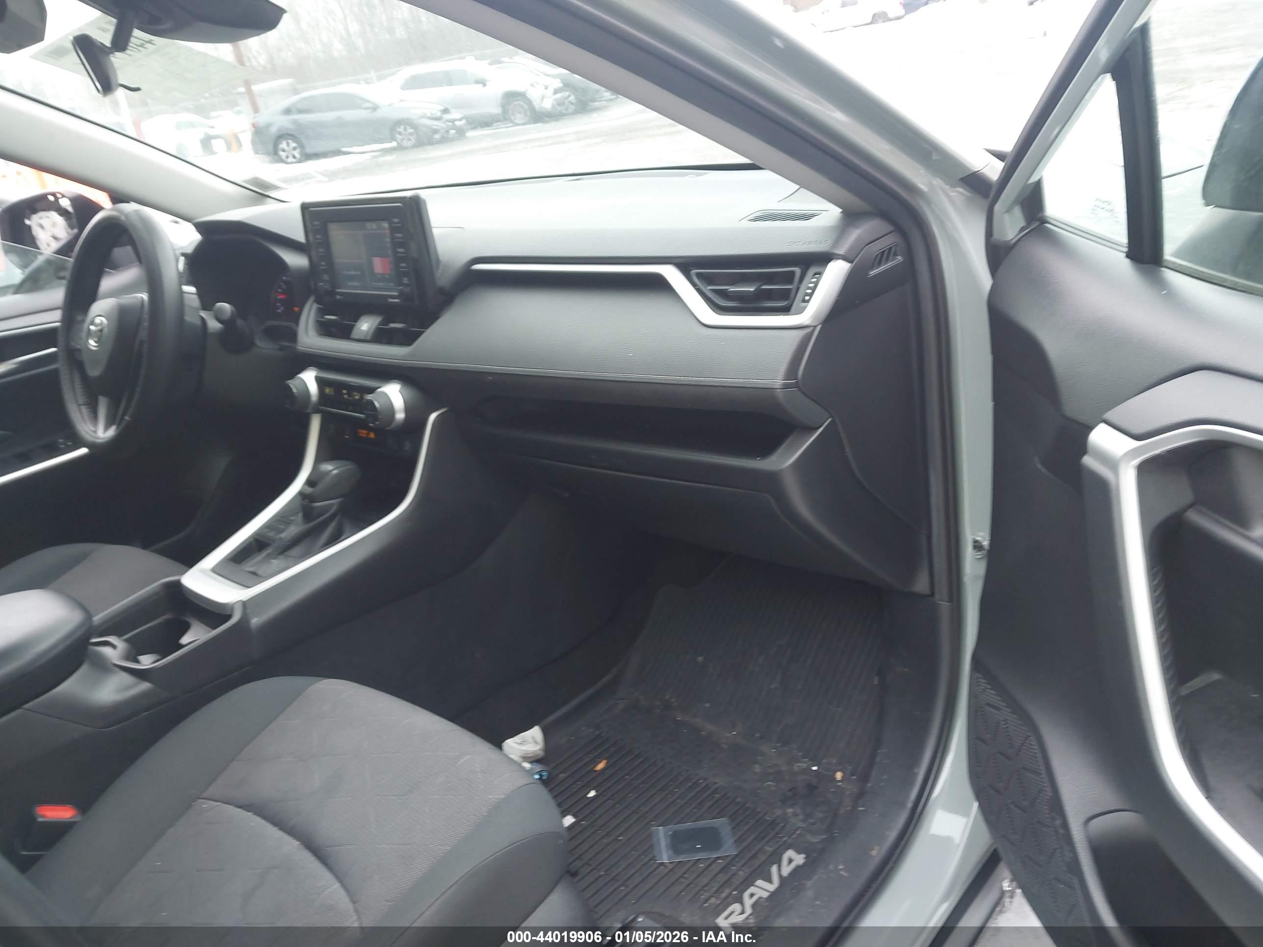 TOYOTA RAV4 image 5