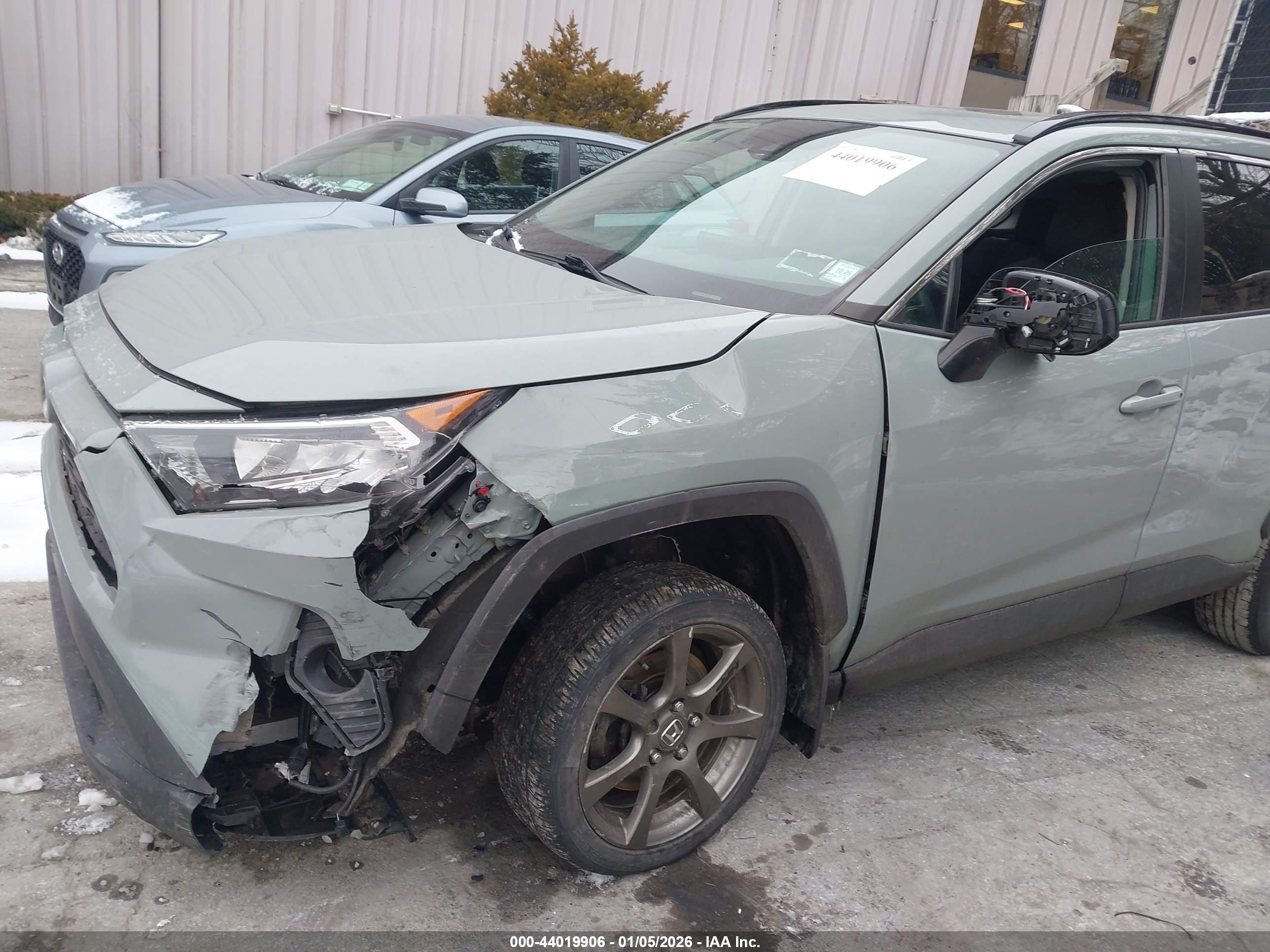 TOYOTA RAV4 image 6