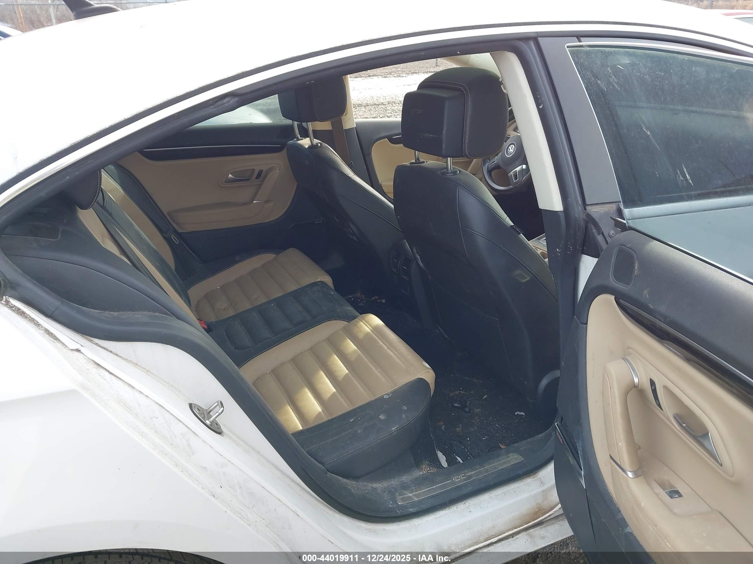 VOLKSWAGEN CC image 8