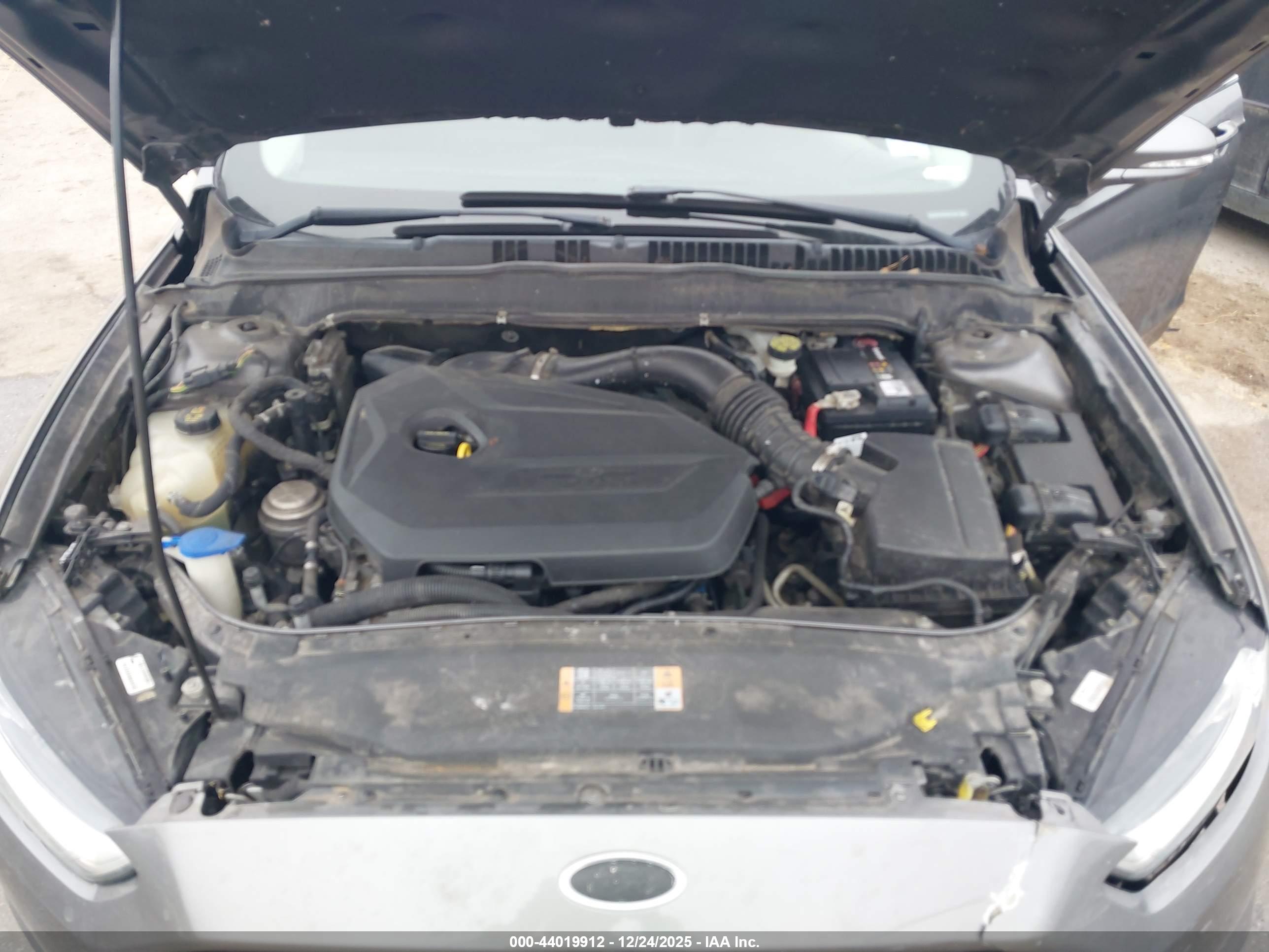 FORD FUSION image 10