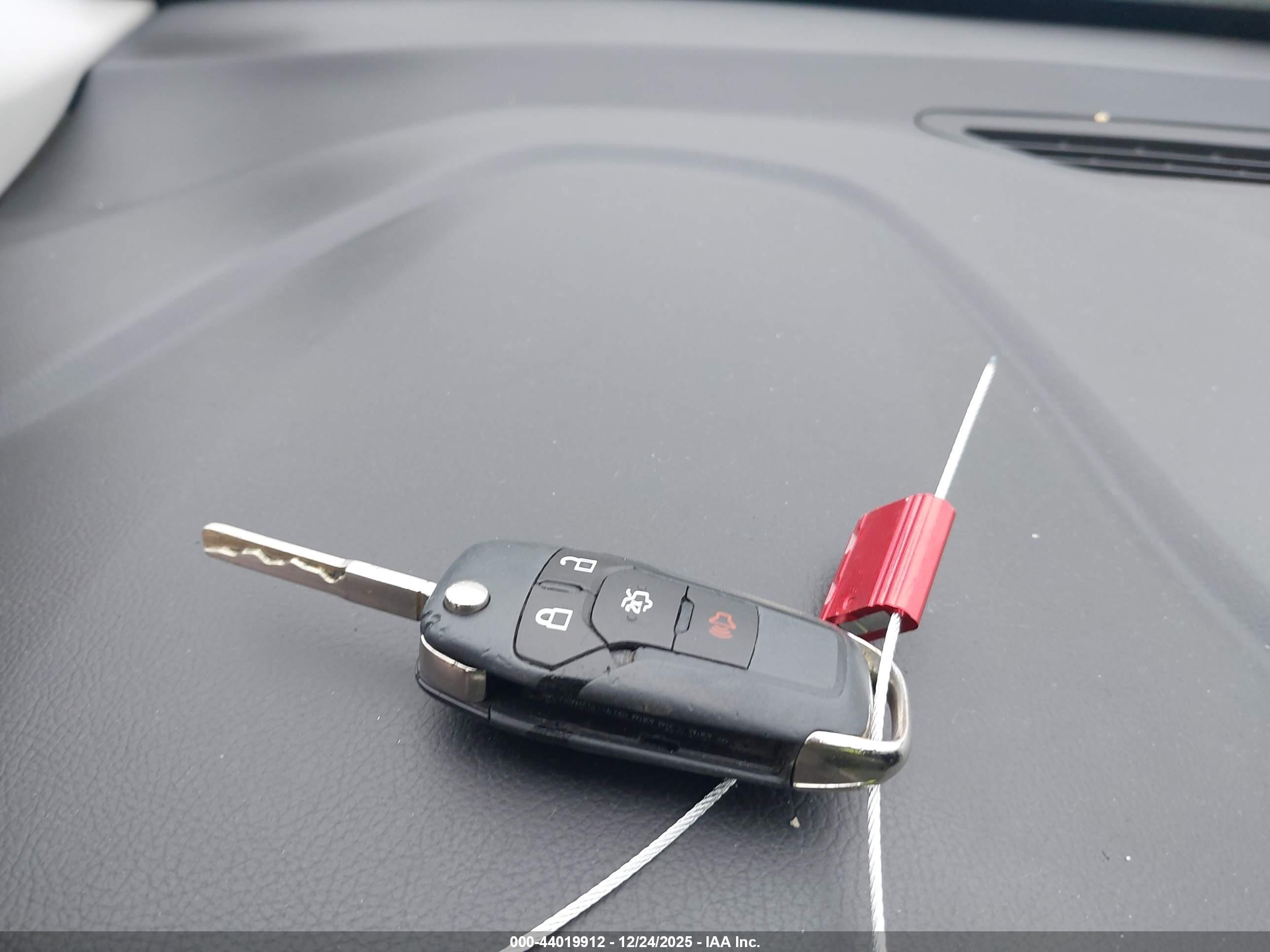 FORD FUSION image 11