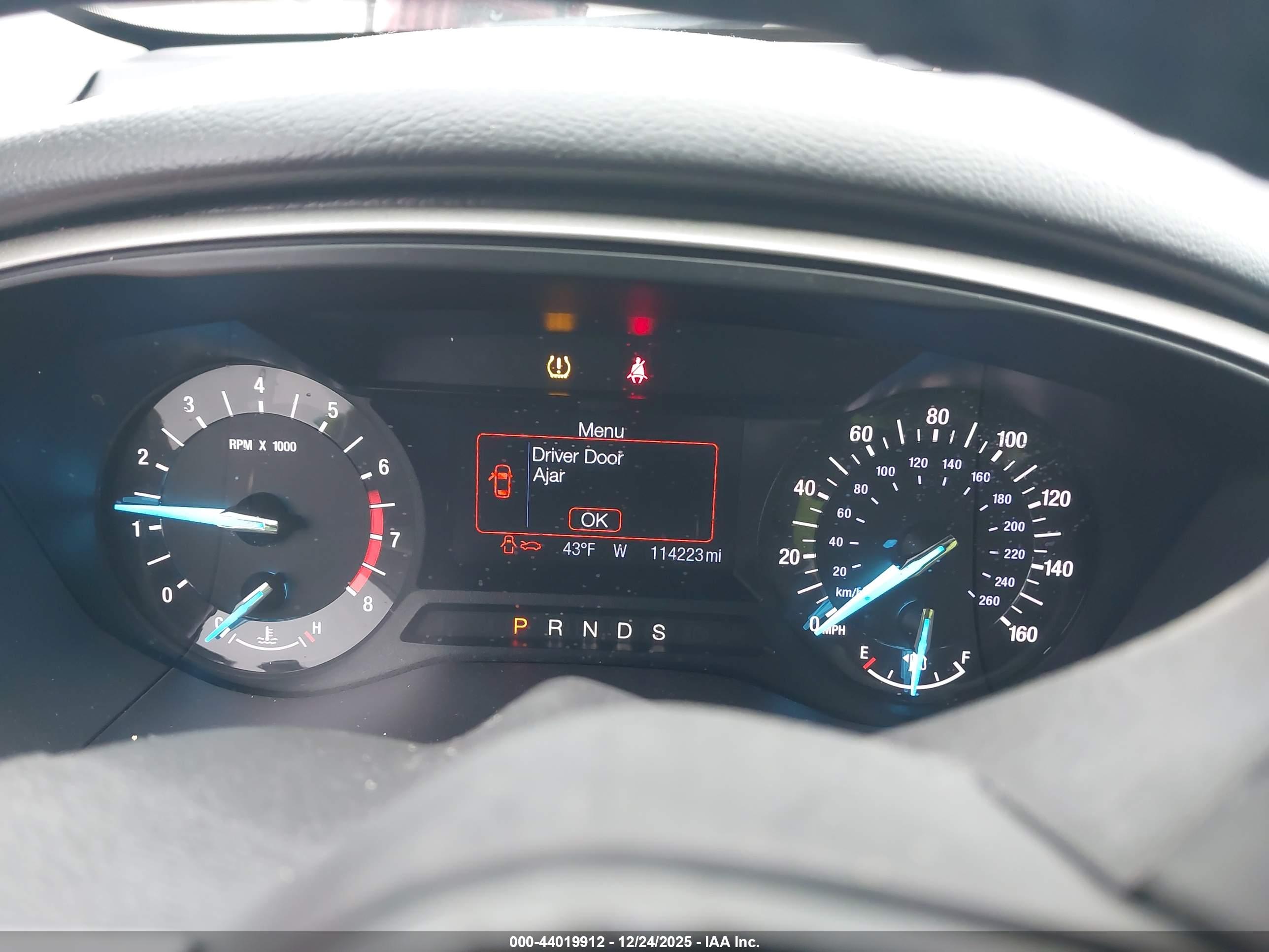 FORD FUSION image 7