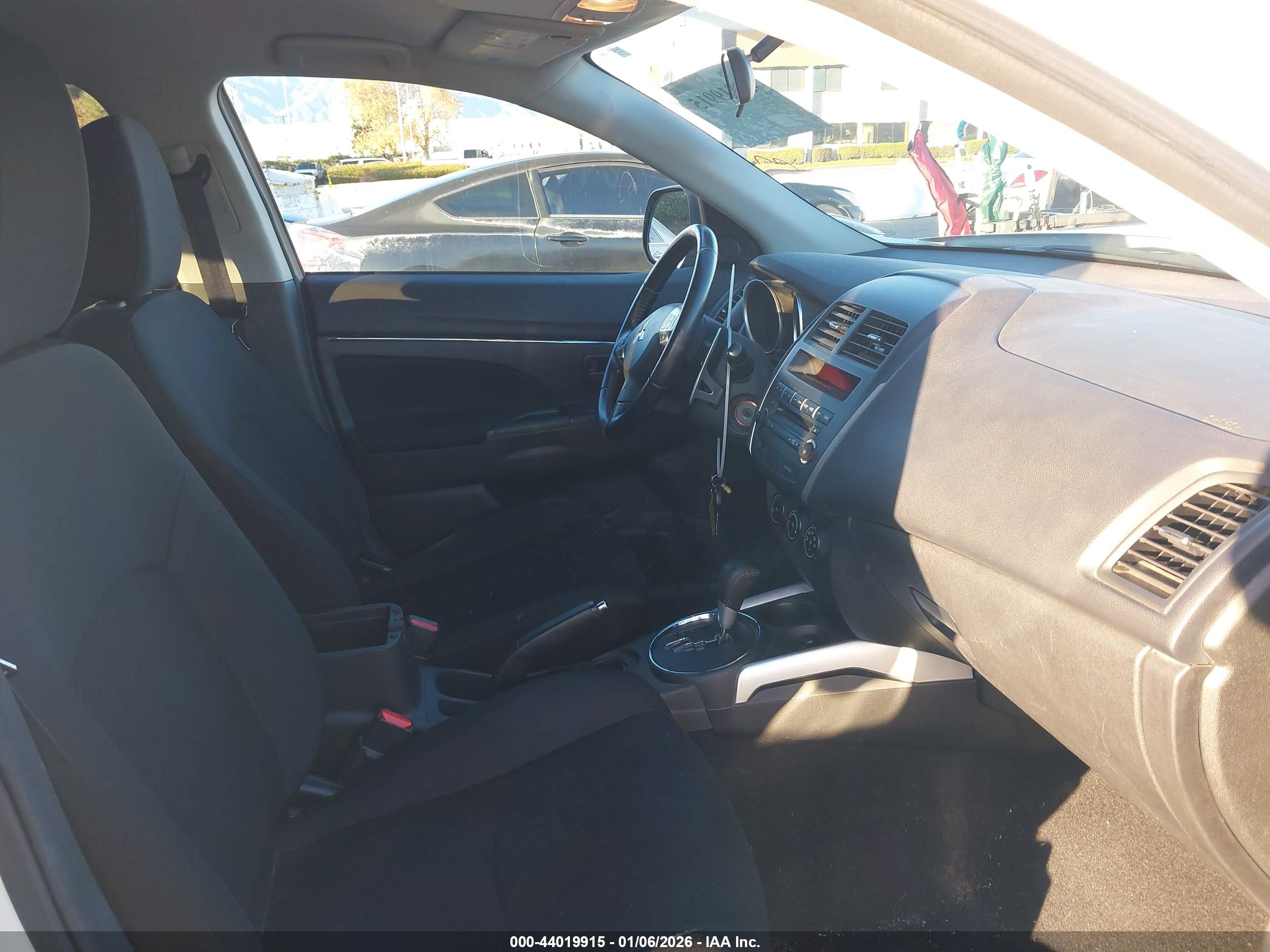 MITSUBISHI OUTLANDER image 5