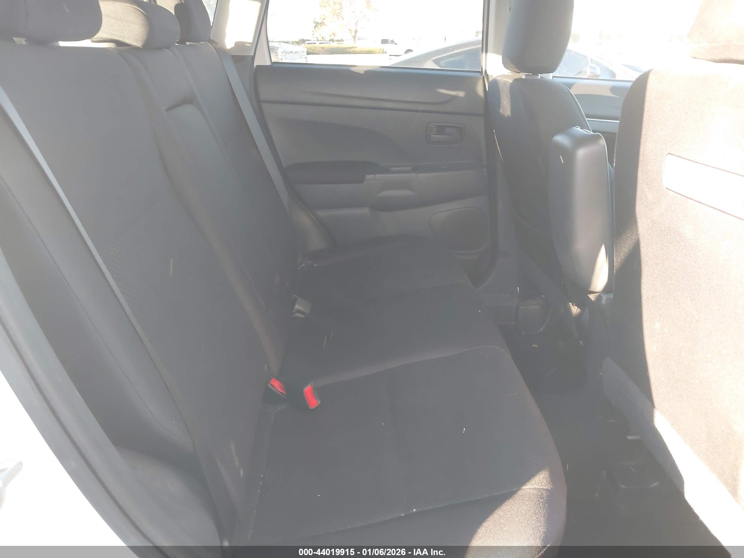 MITSUBISHI OUTLANDER image 8