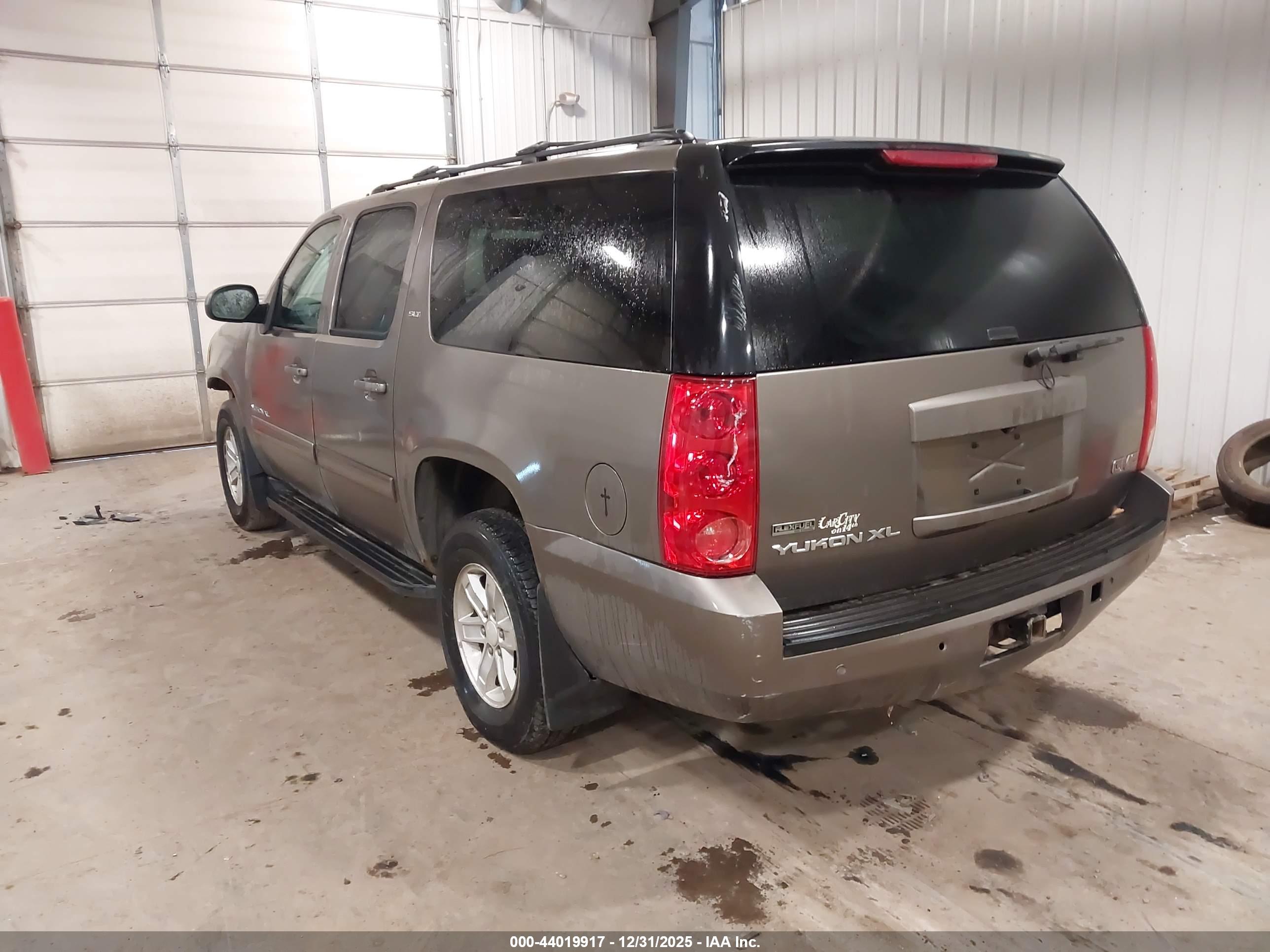 GMC YUKON image 3