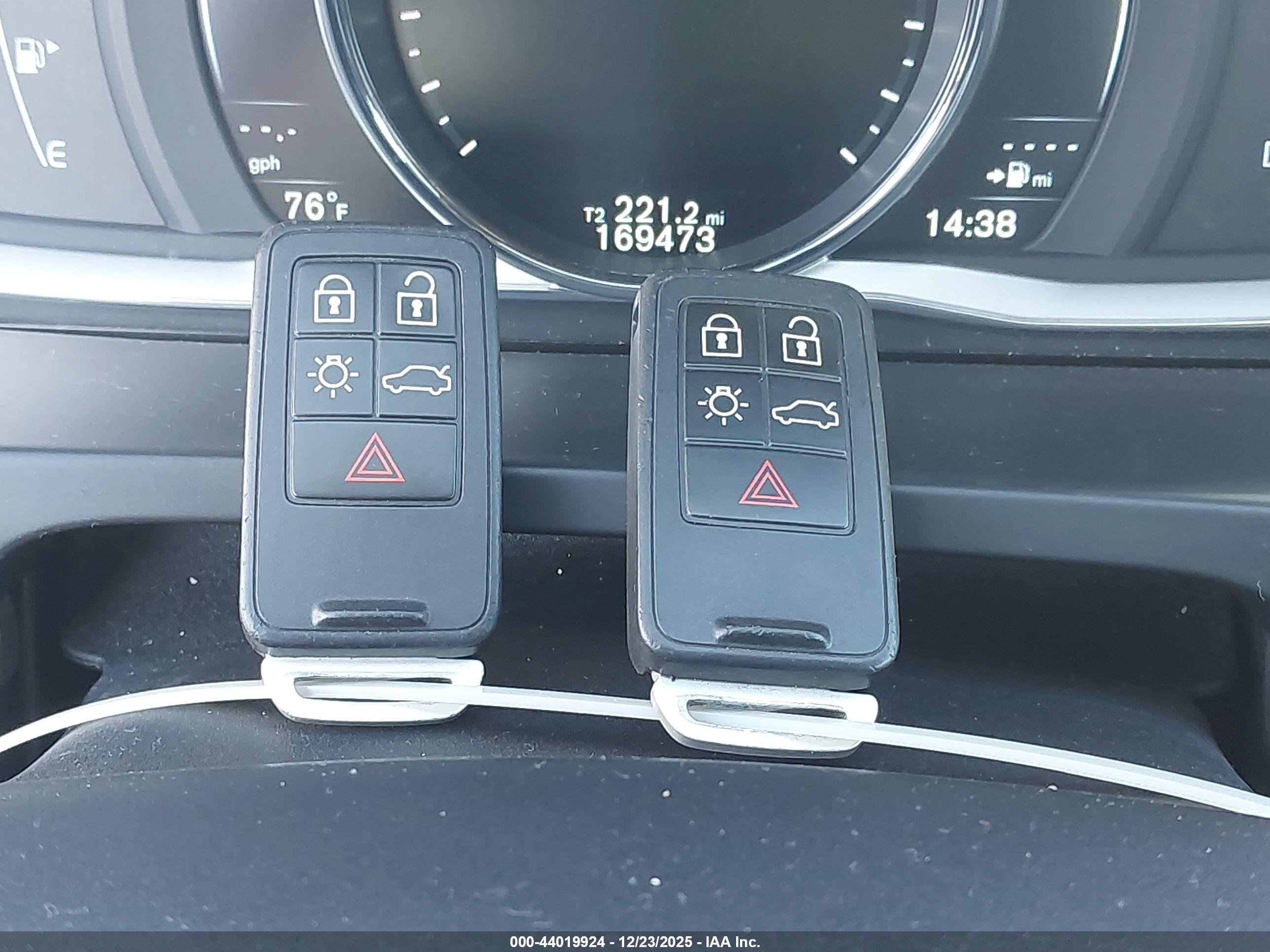 VOLVO S60 image 11