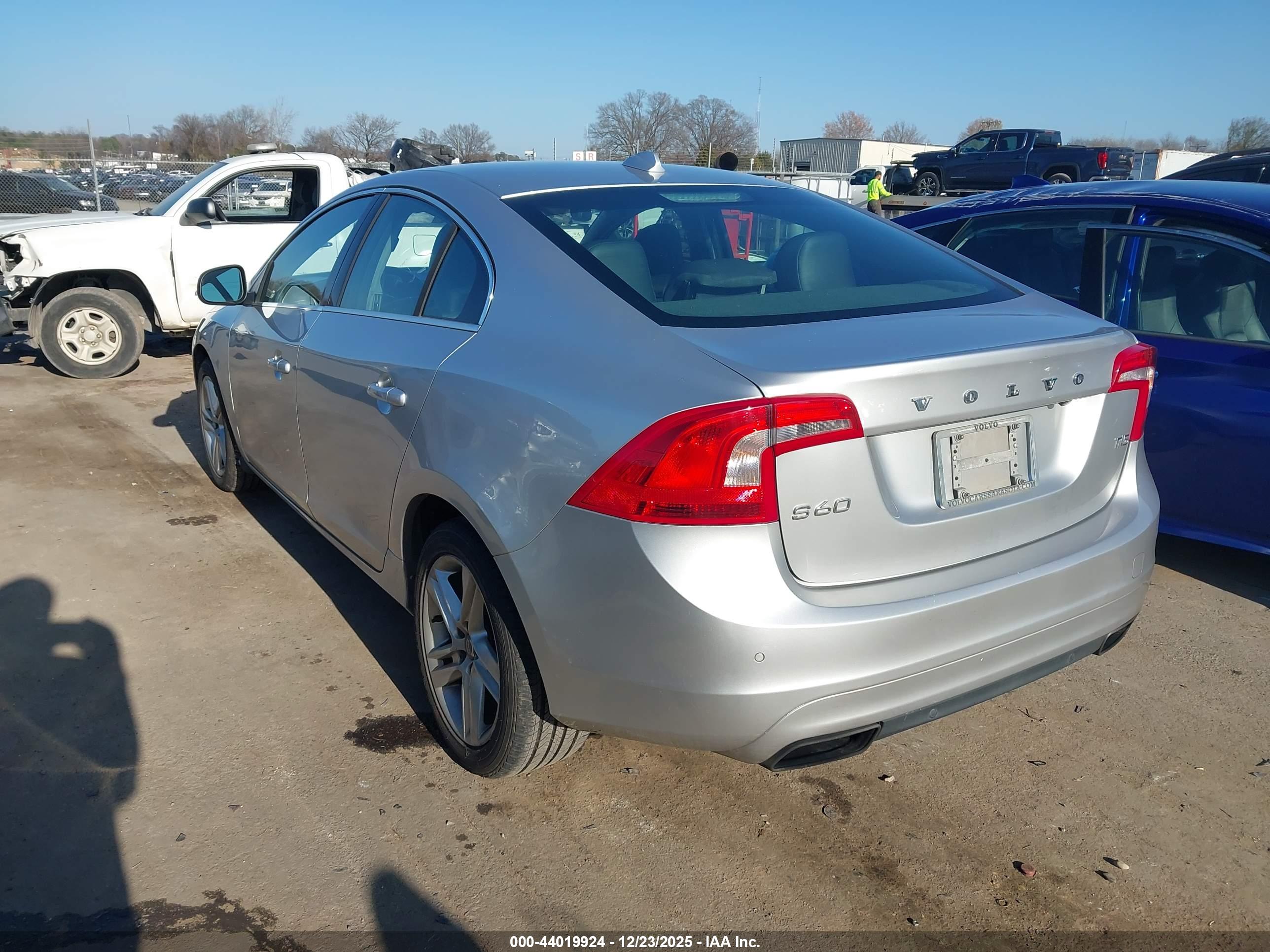 VOLVO S60 image 3