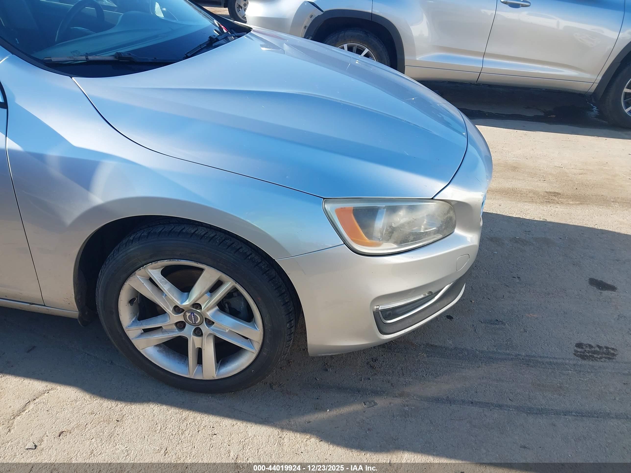VOLVO S60 image 6