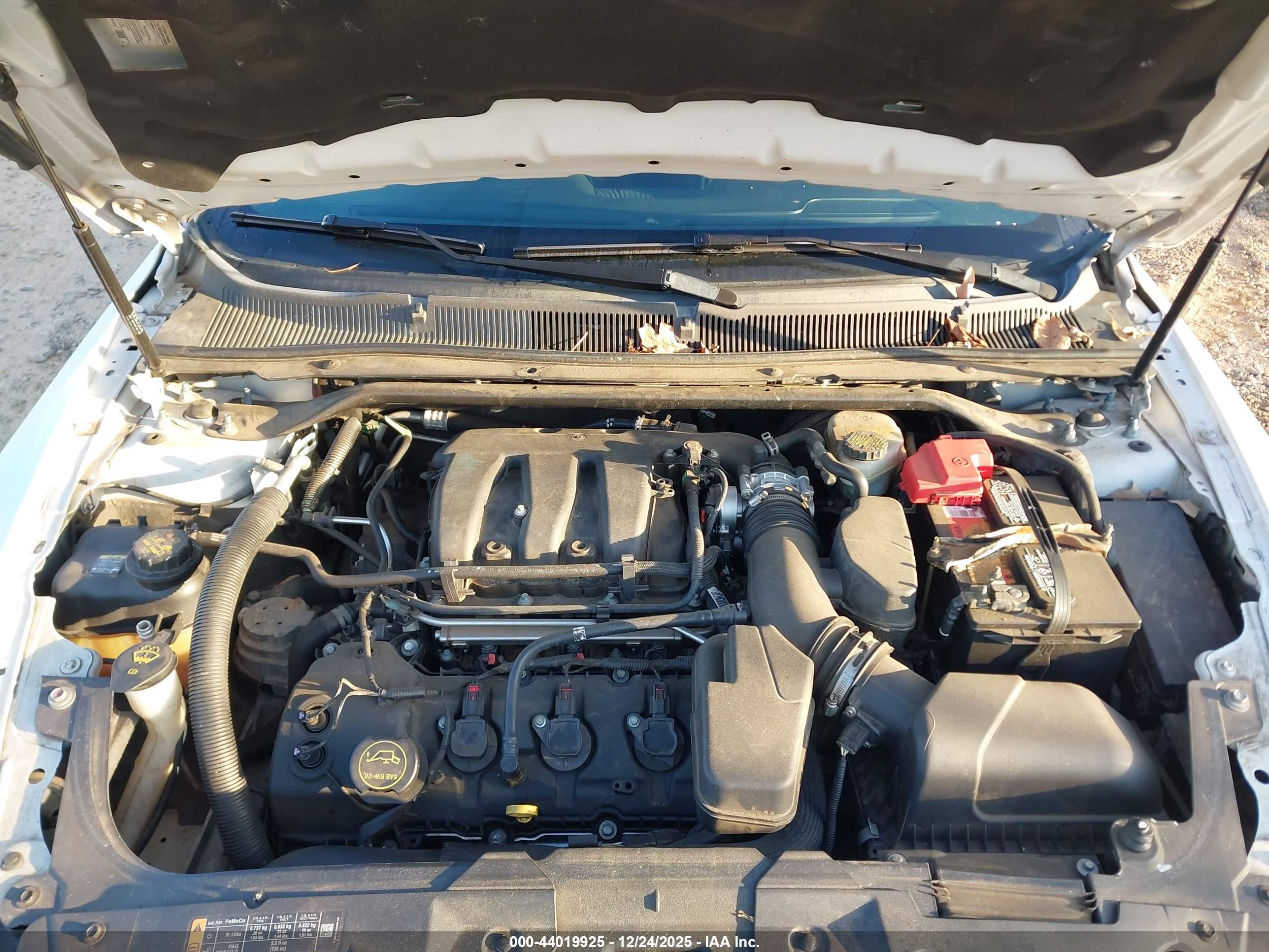FORD TAURUS image 10