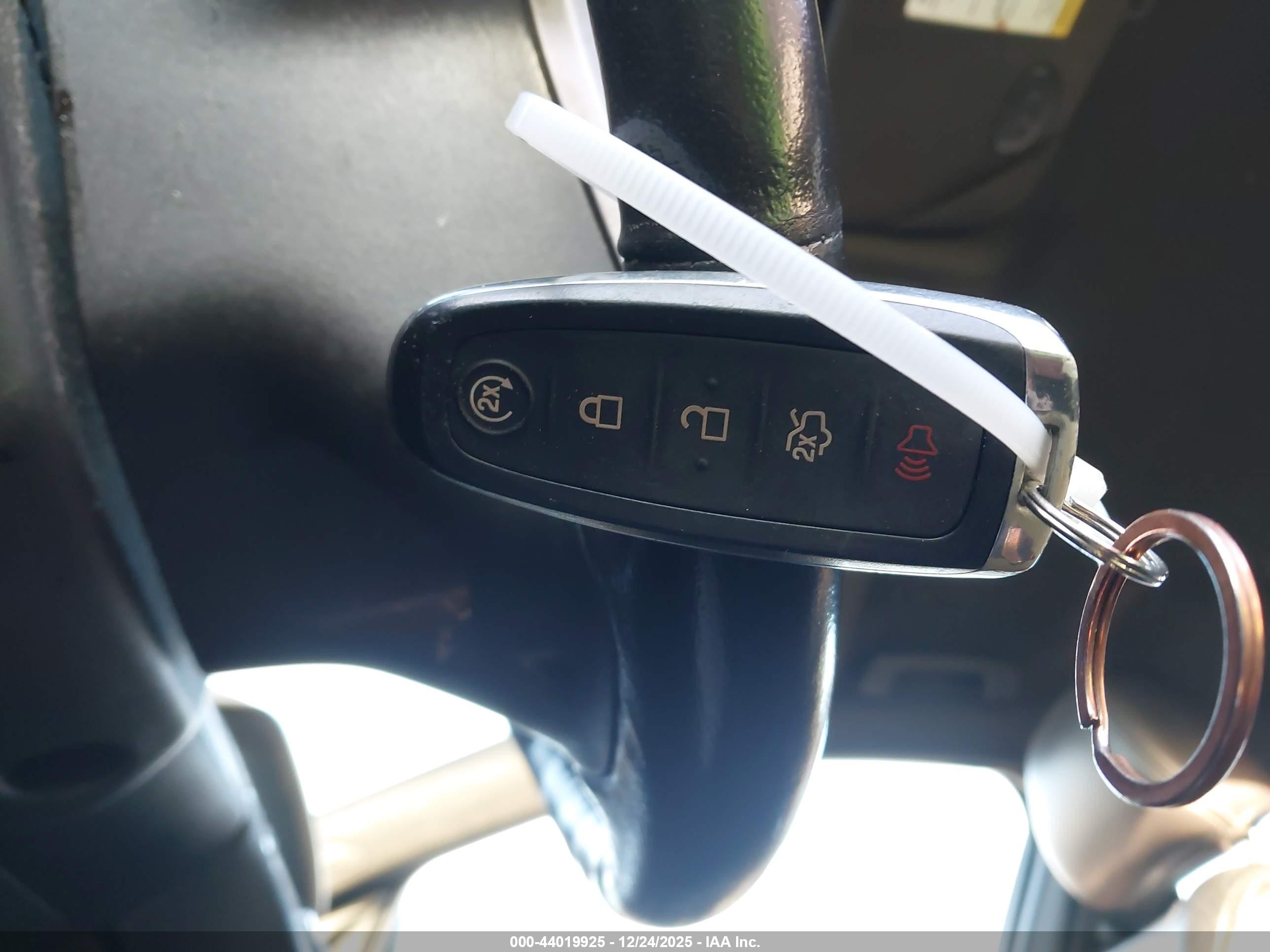 FORD TAURUS image 11