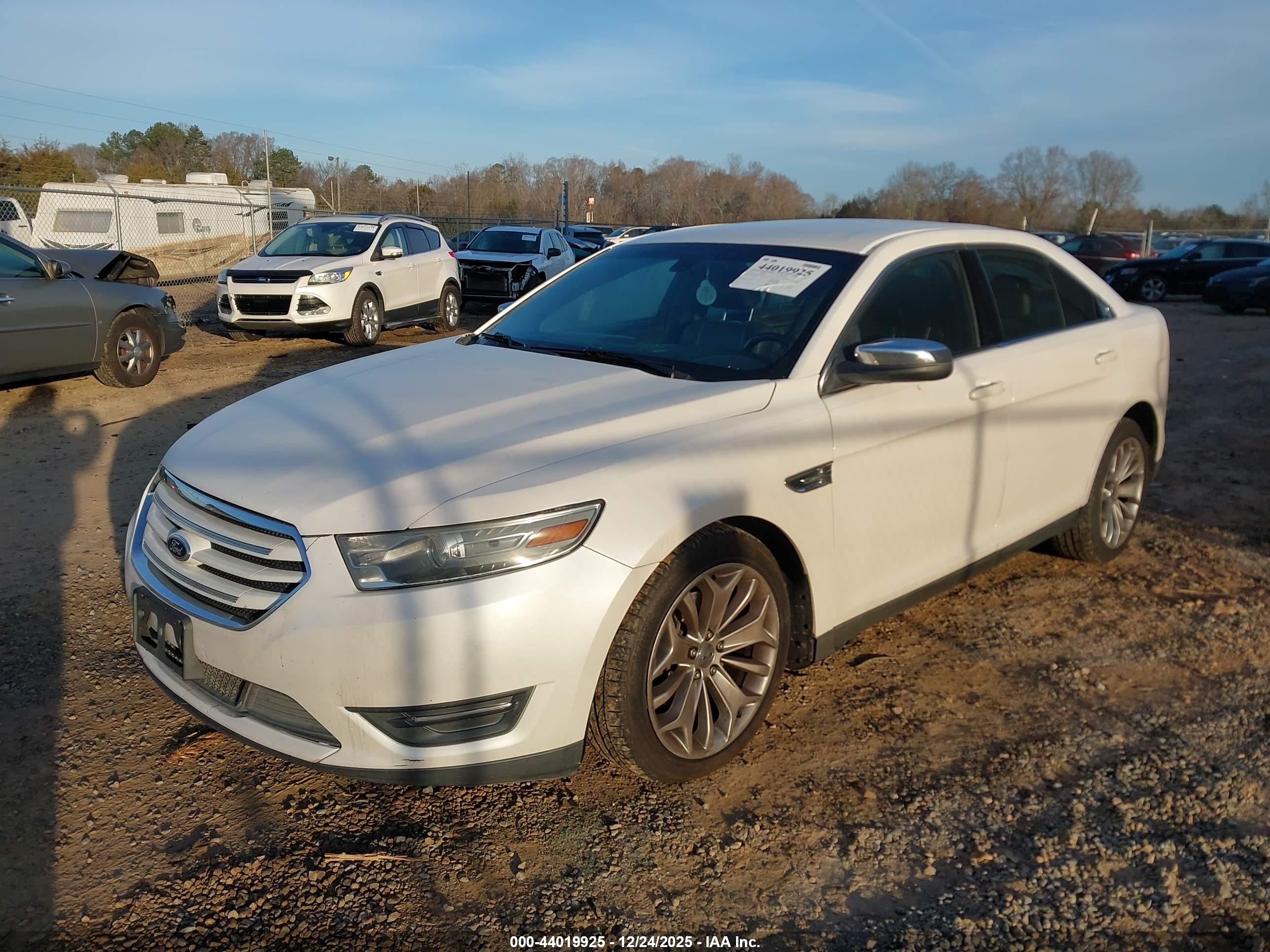 FORD TAURUS image 2