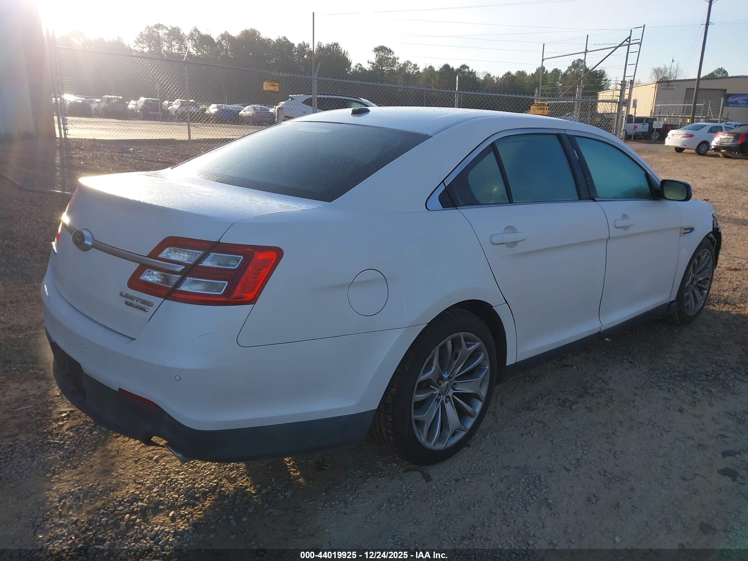 FORD TAURUS image 4