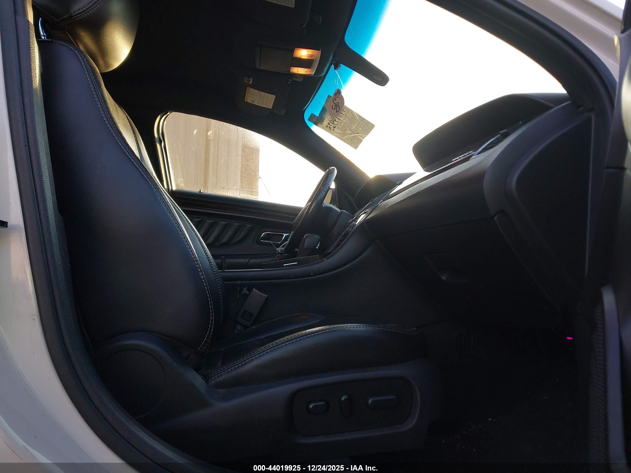 FORD TAURUS image 5