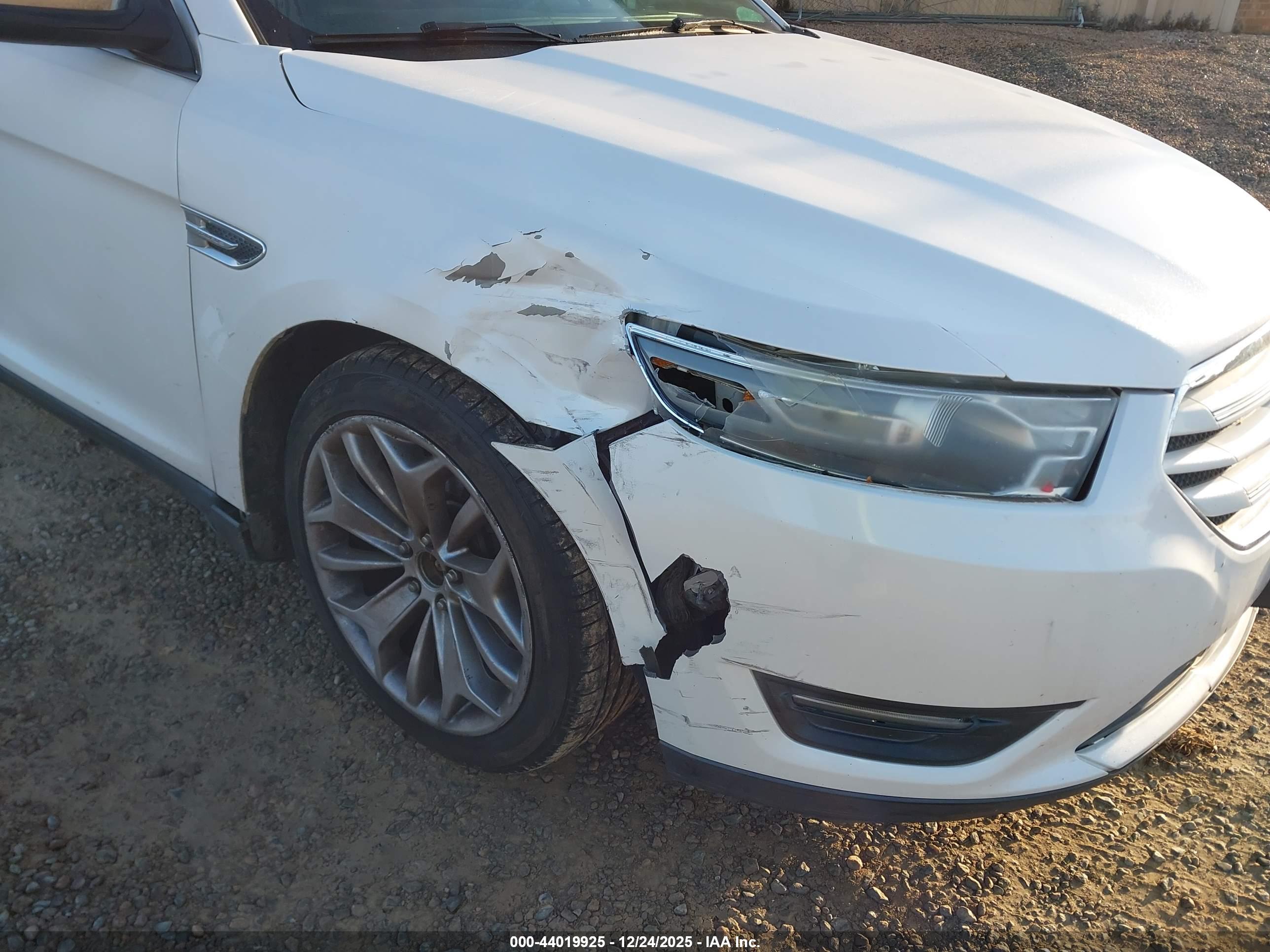 FORD TAURUS image 6