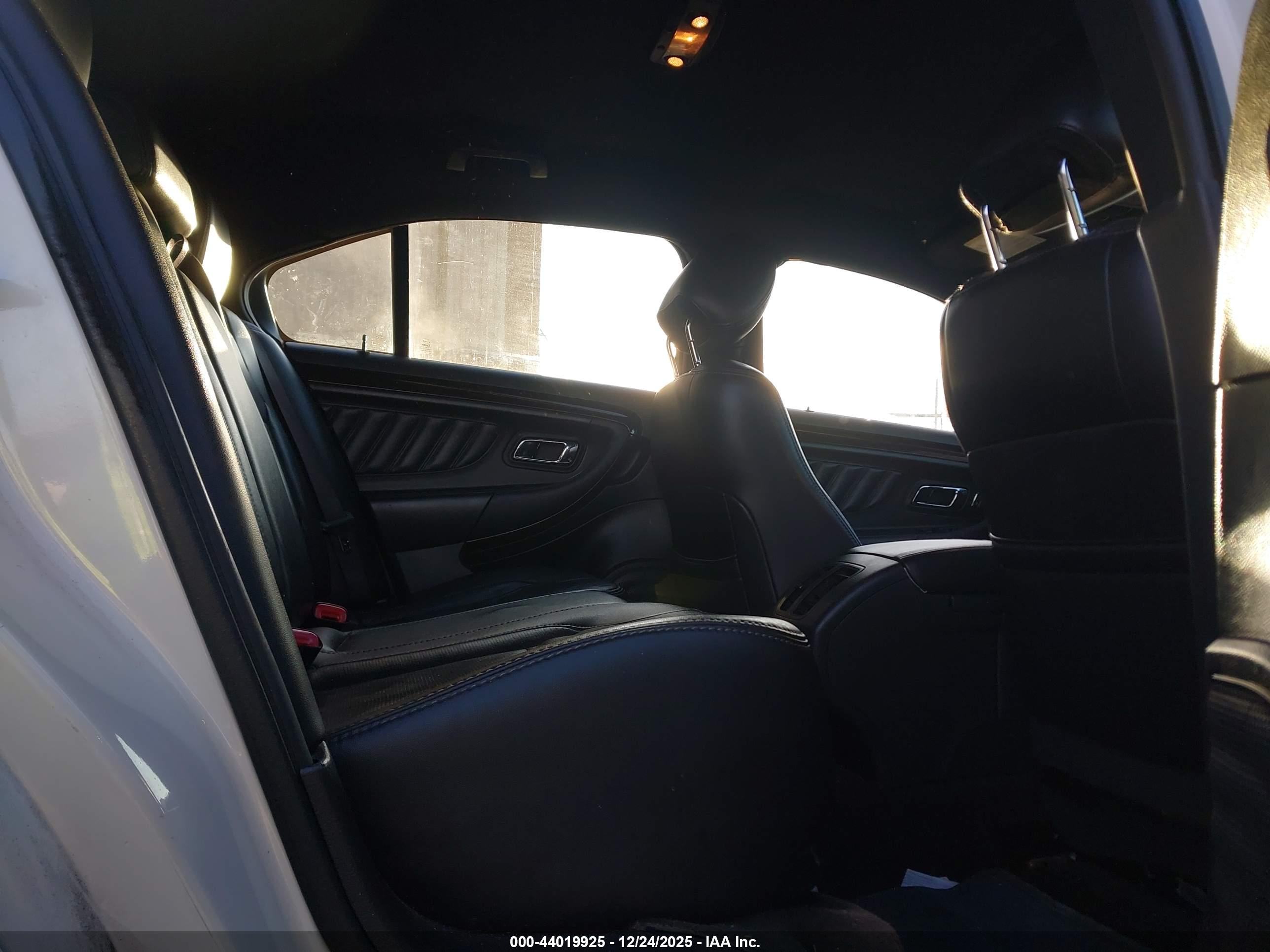 FORD TAURUS image 8