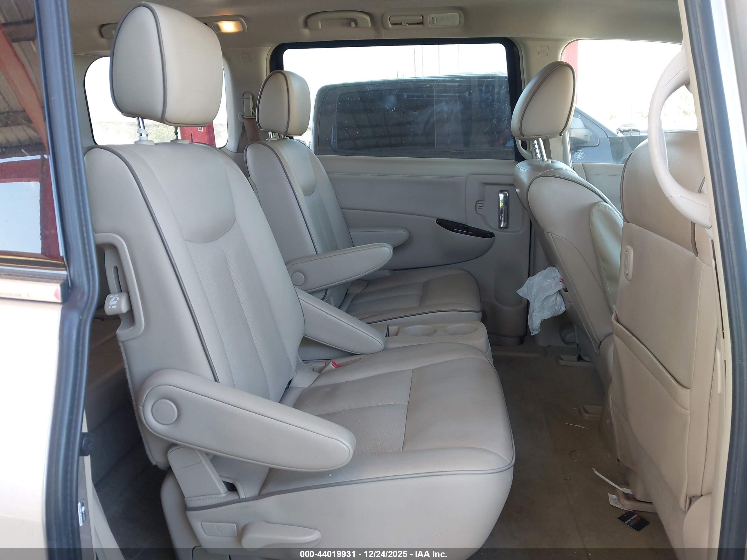 NISSAN QUEST image 8