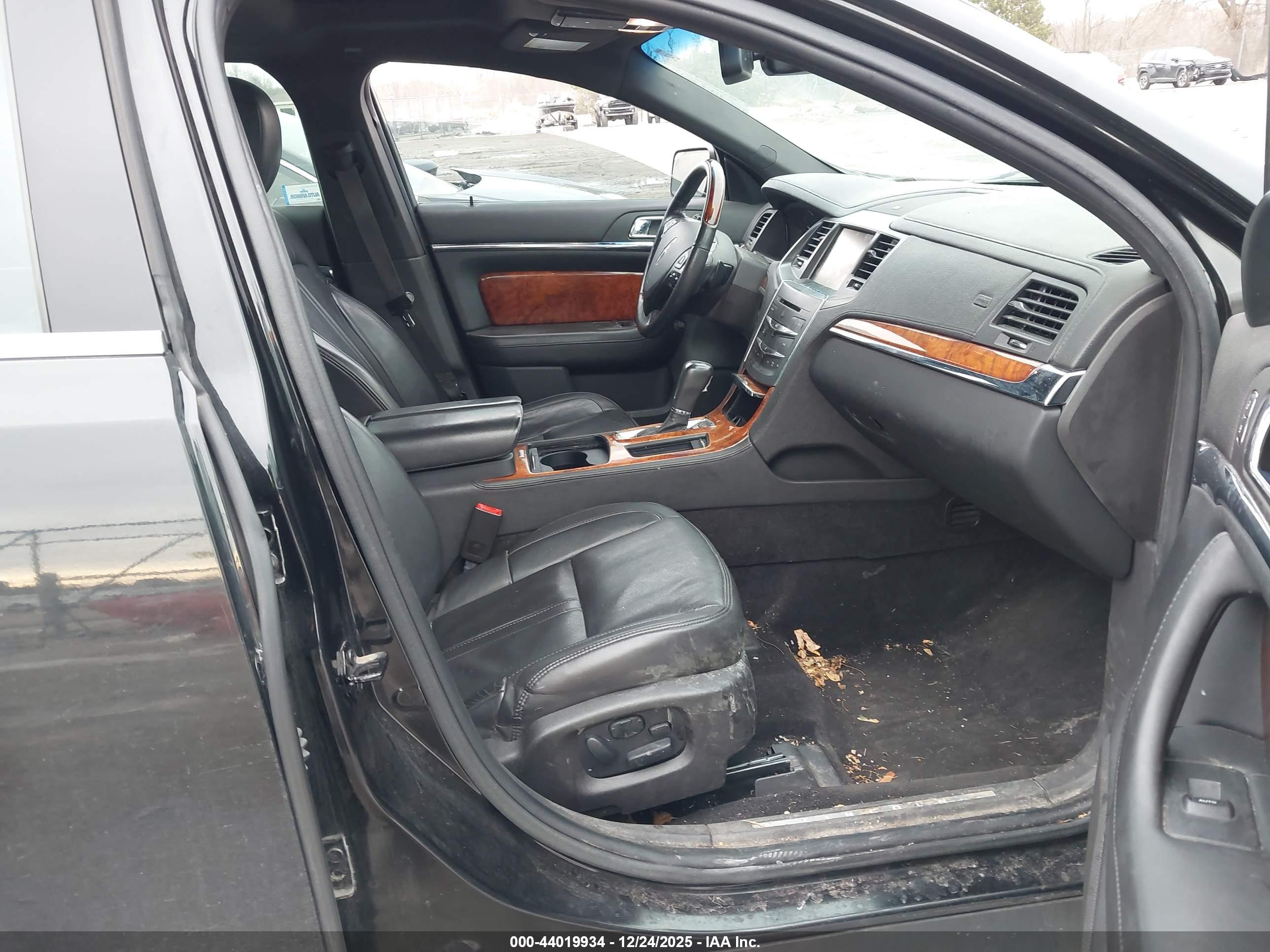 LINCOLN MKS image 5