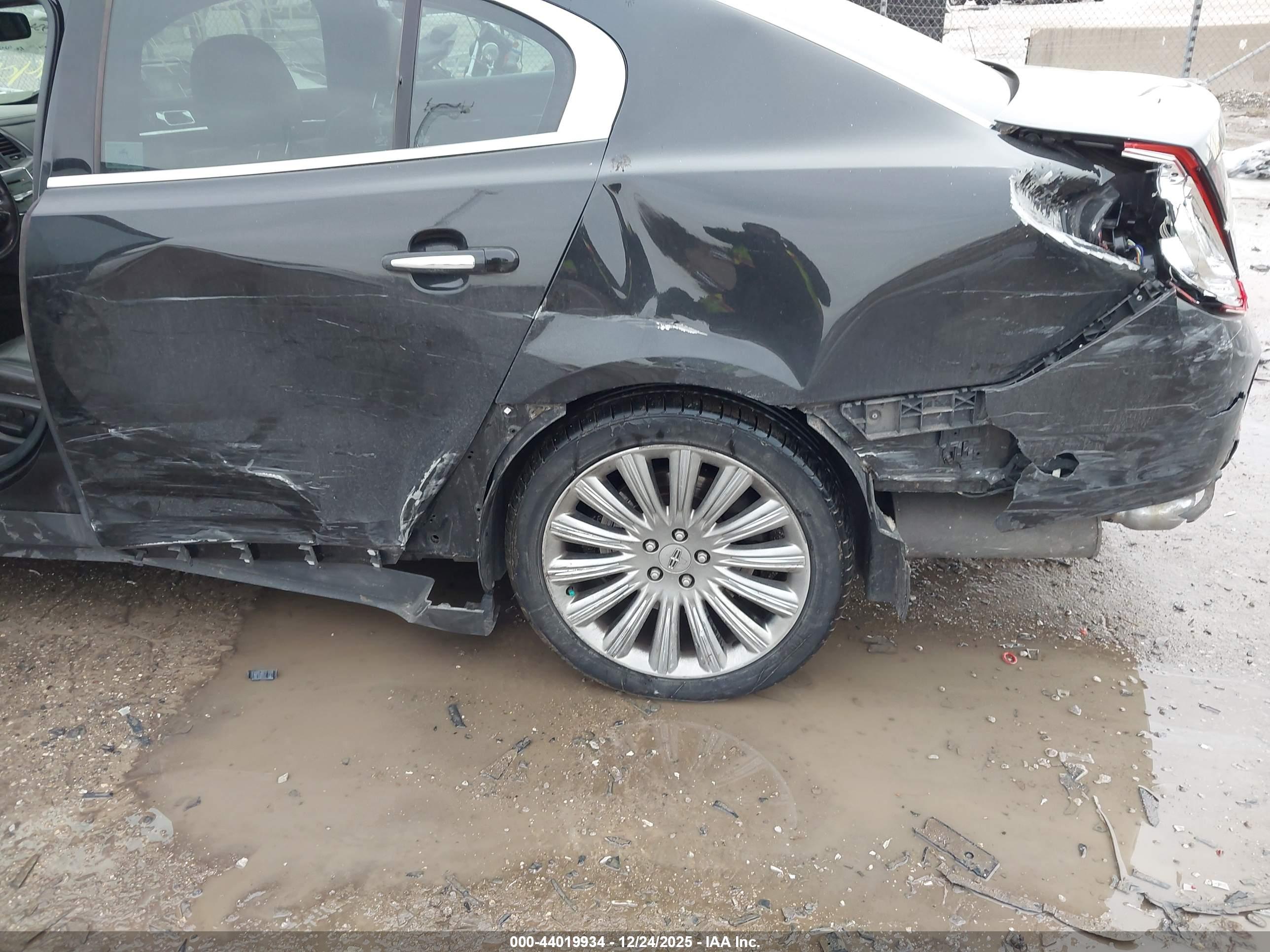 LINCOLN MKS image 6
