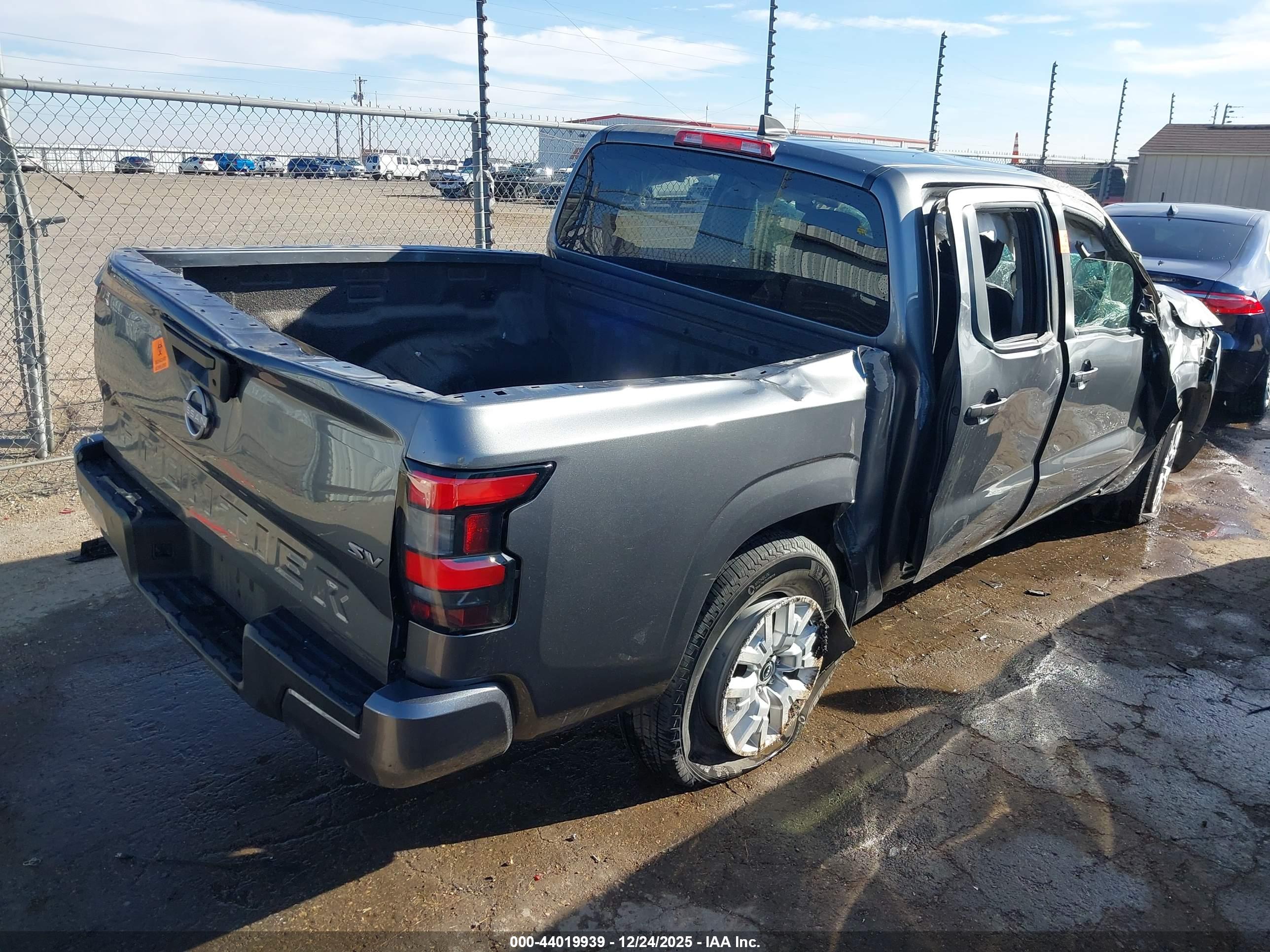 NISSAN FRONTIER image 4