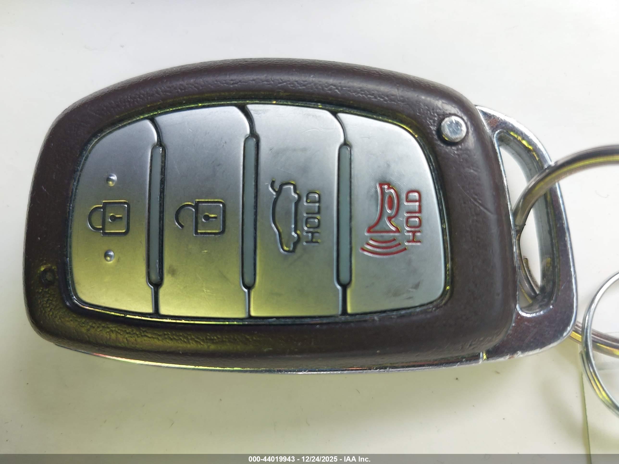 HYUNDAI ELANTRA image 11