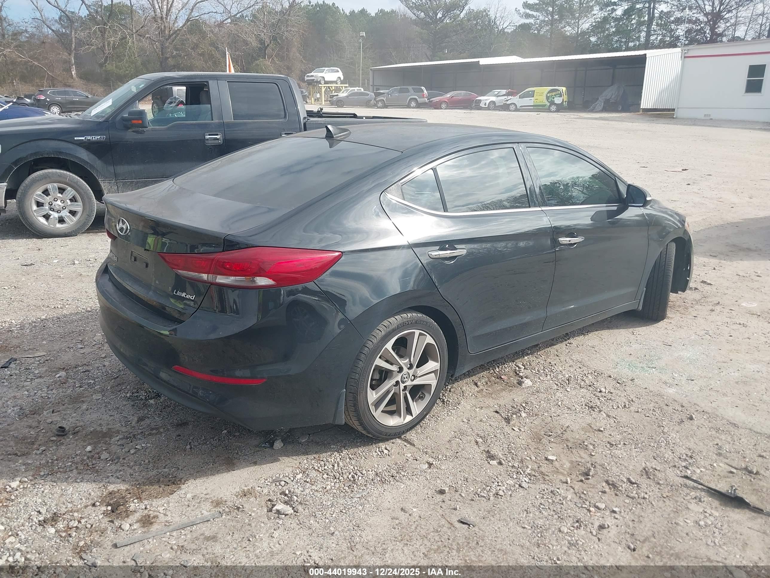 HYUNDAI ELANTRA image 4