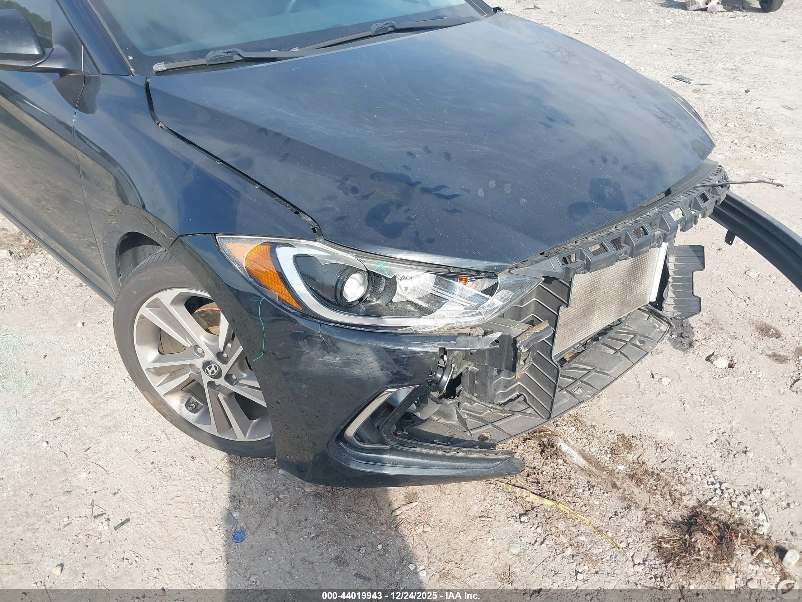 HYUNDAI ELANTRA image 6