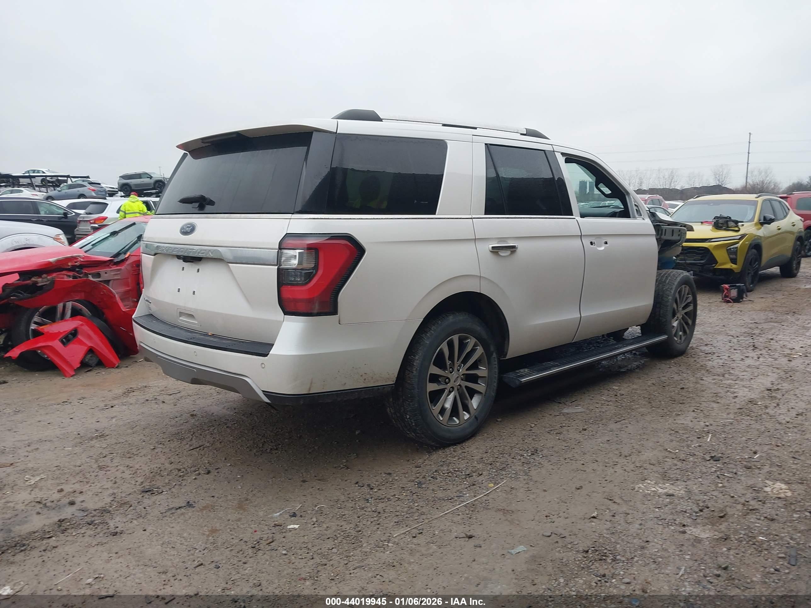 FORD EXPEDITION image 4
