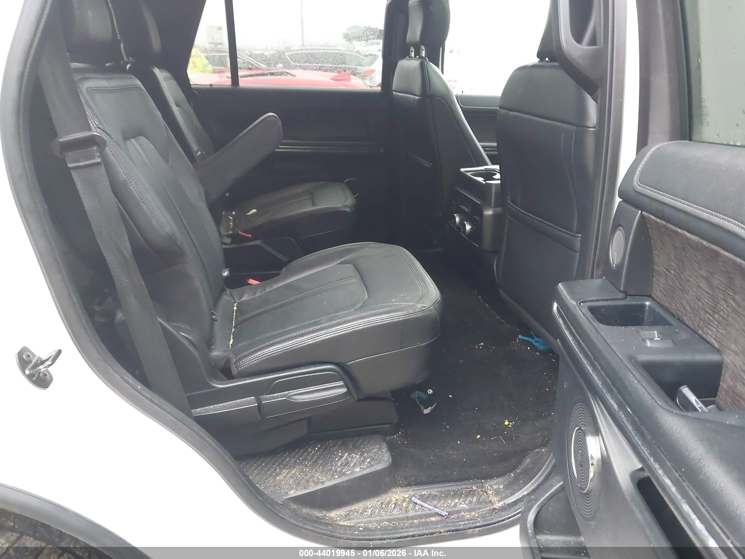 FORD EXPEDITION image 8