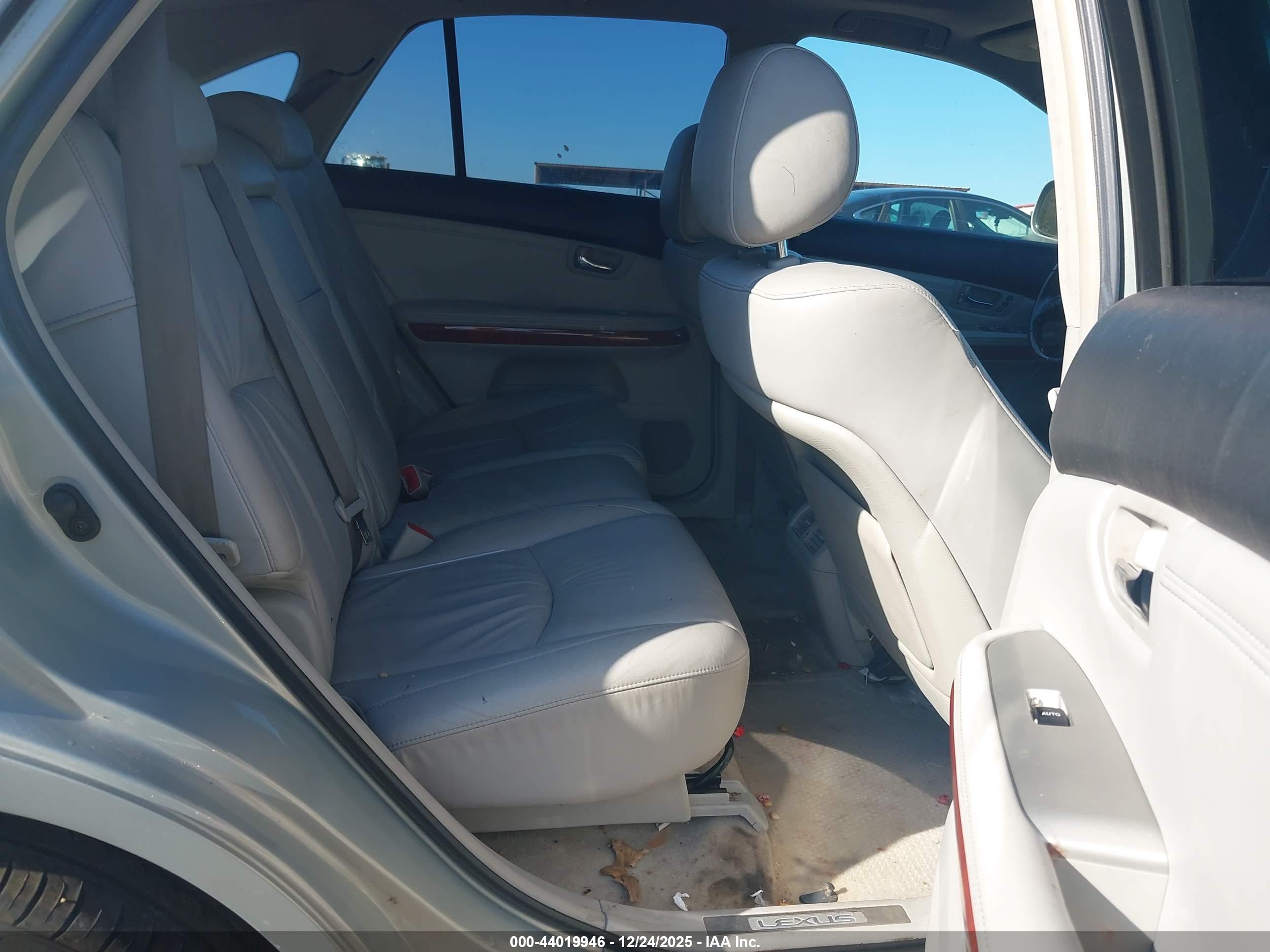 LEXUS RX image 8