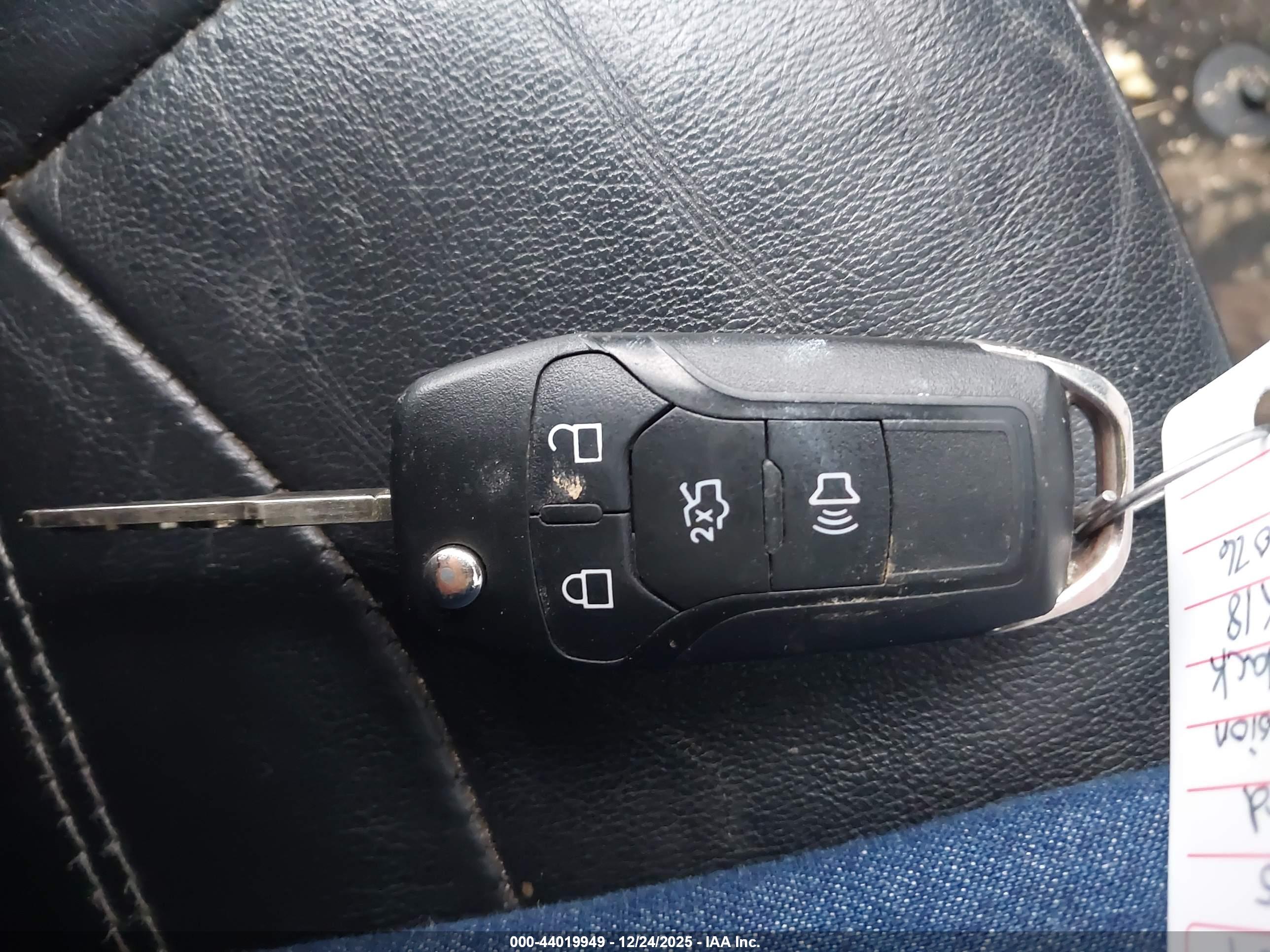 FORD FUSION image 11