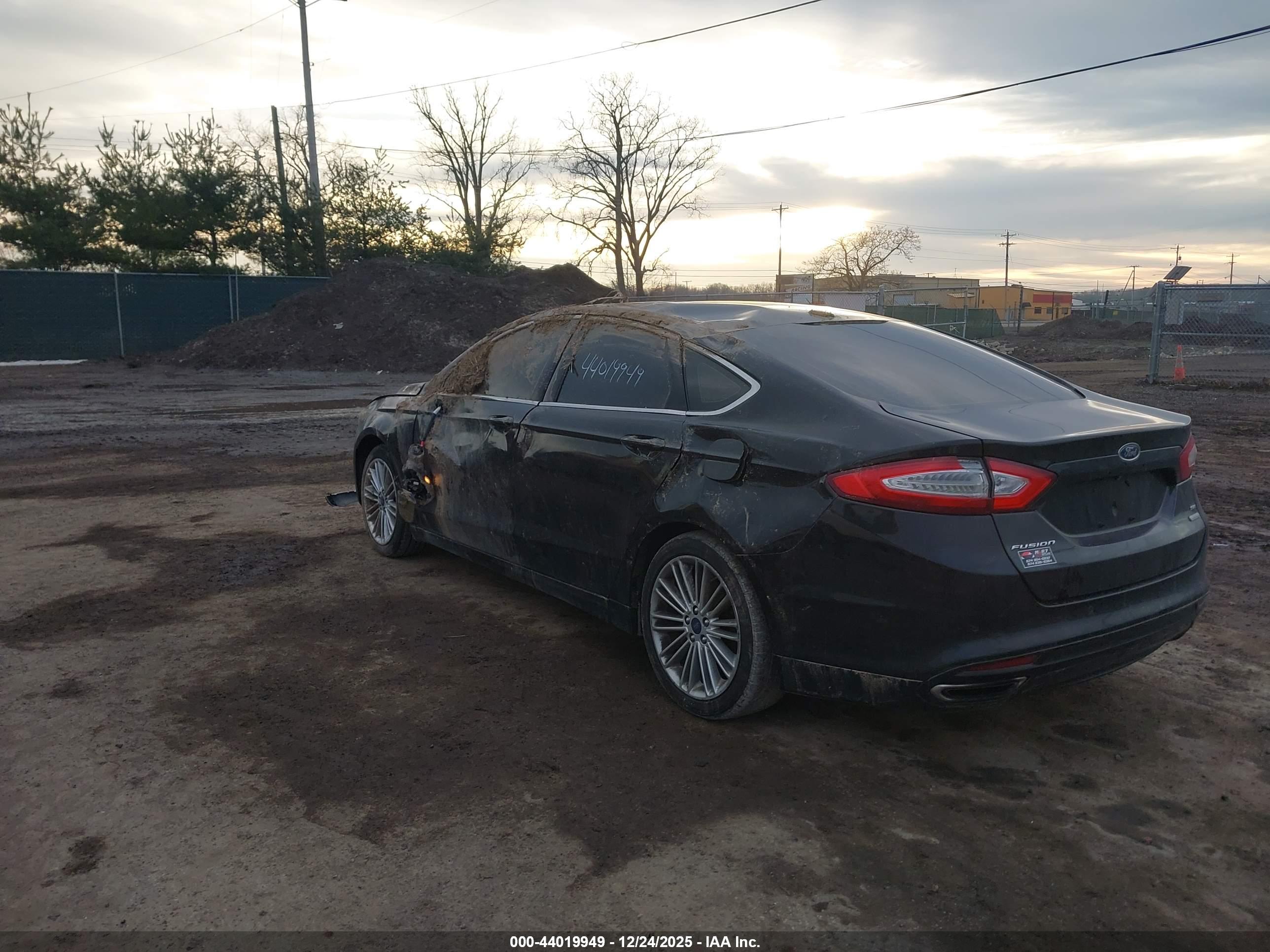 FORD FUSION image 3