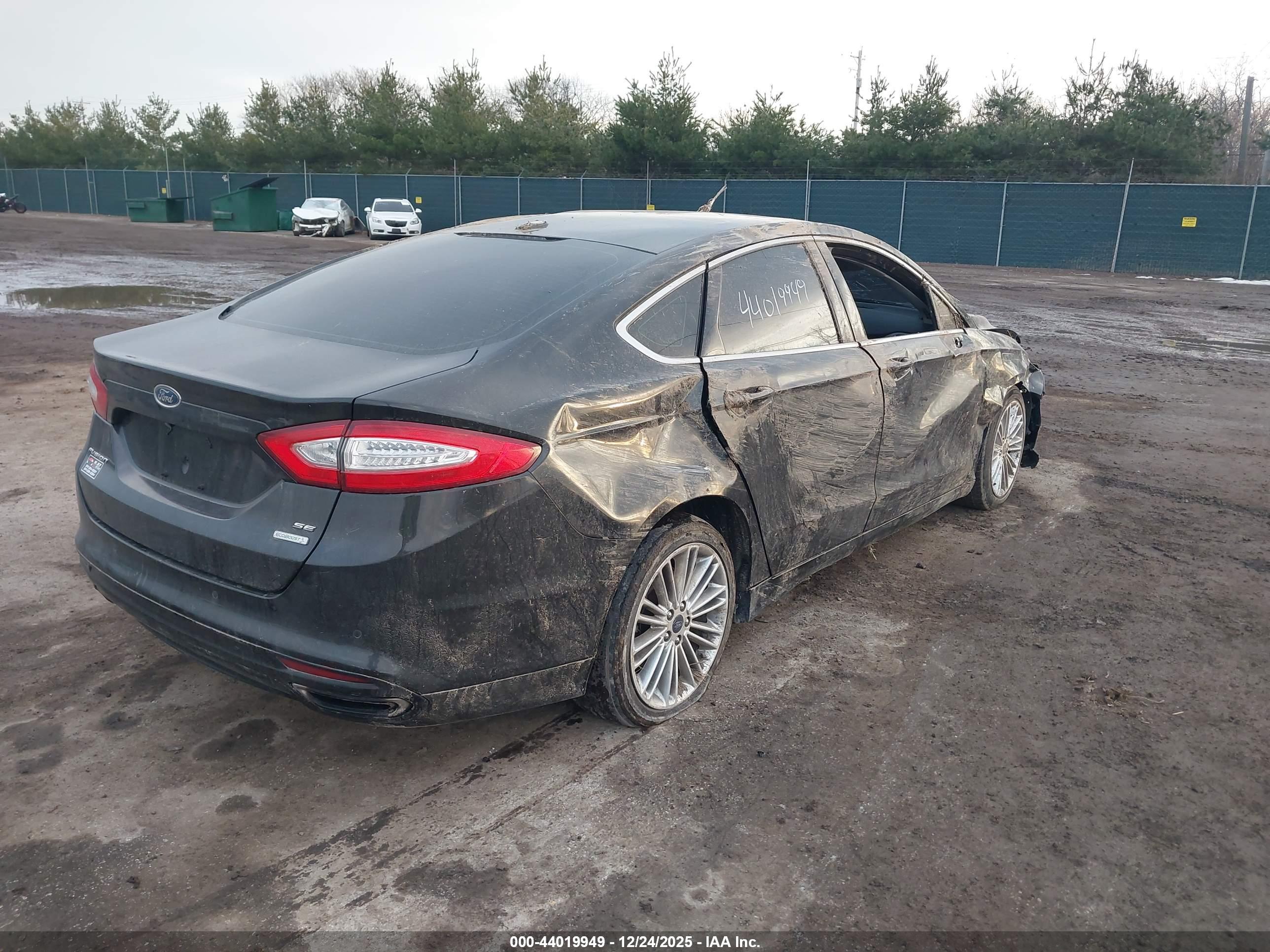 FORD FUSION image 4