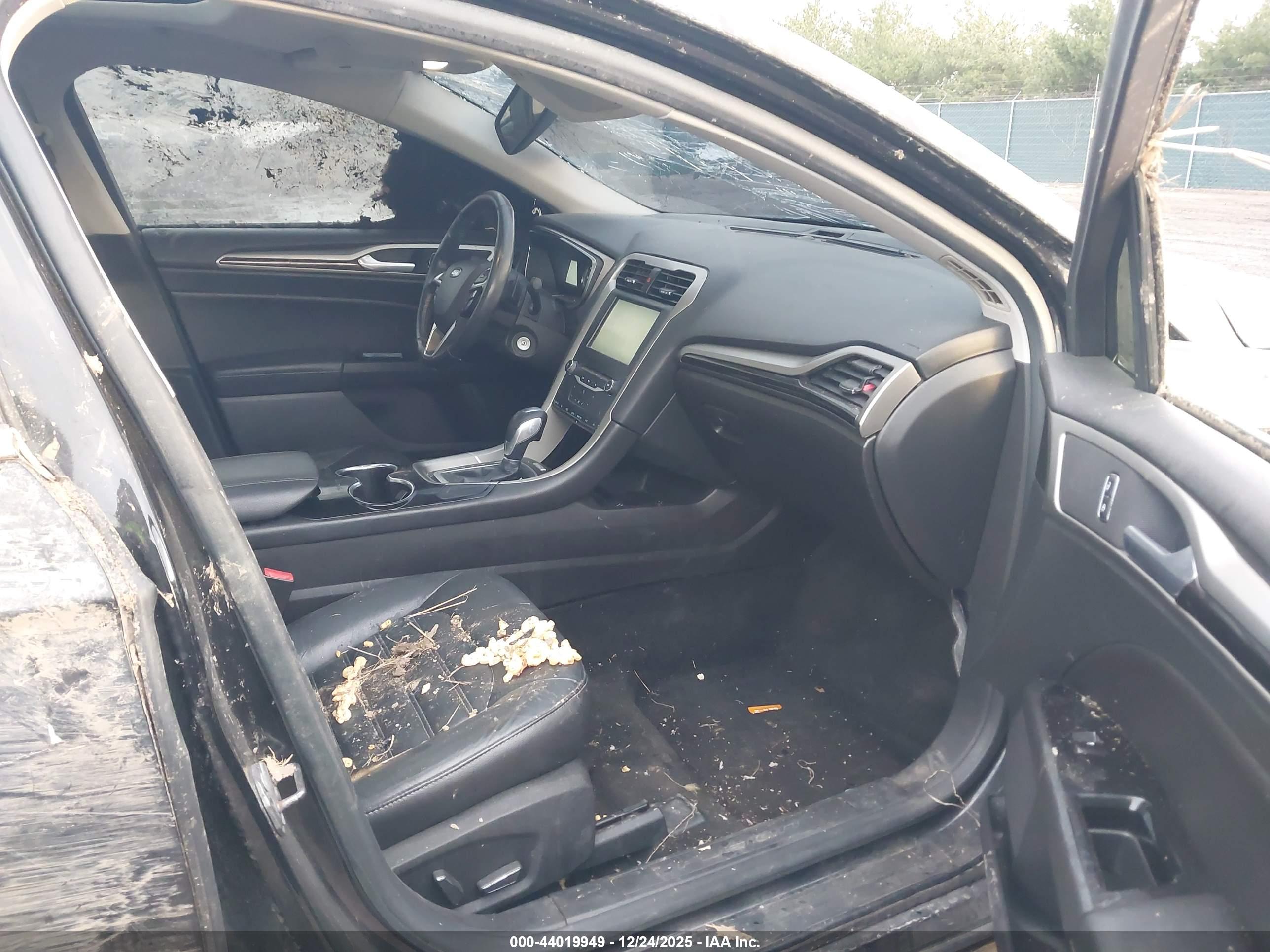FORD FUSION image 5