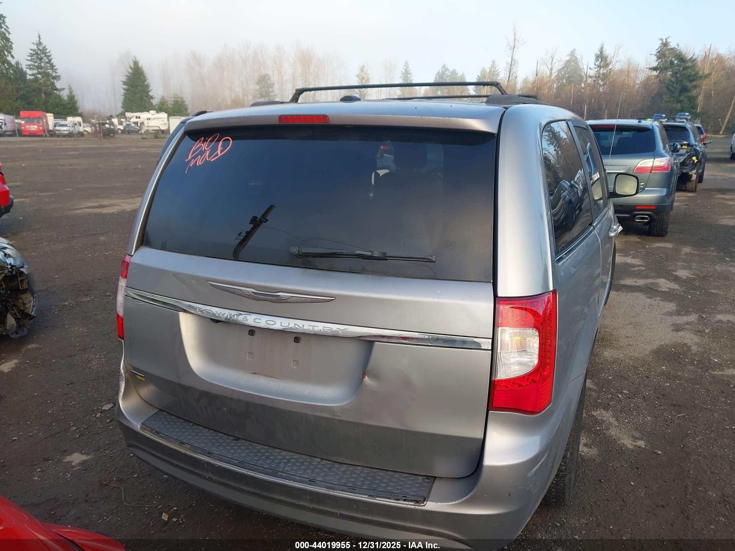 CHRYSLER TOWN image 4