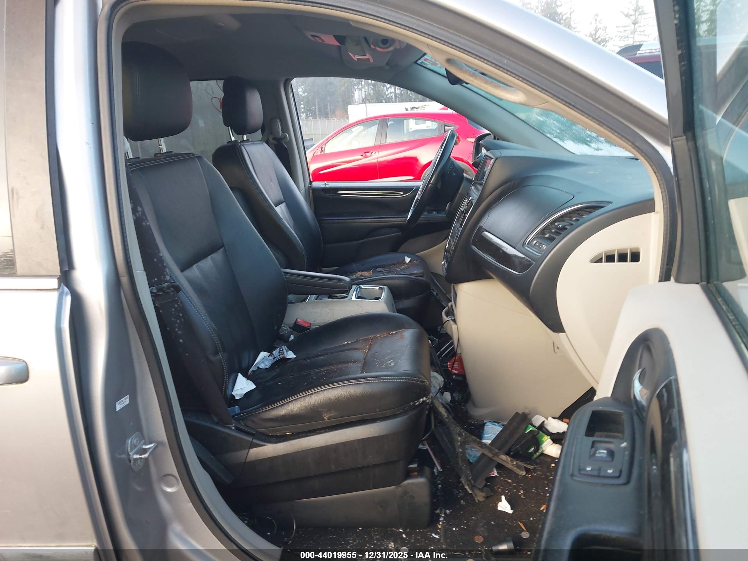 CHRYSLER TOWN image 5