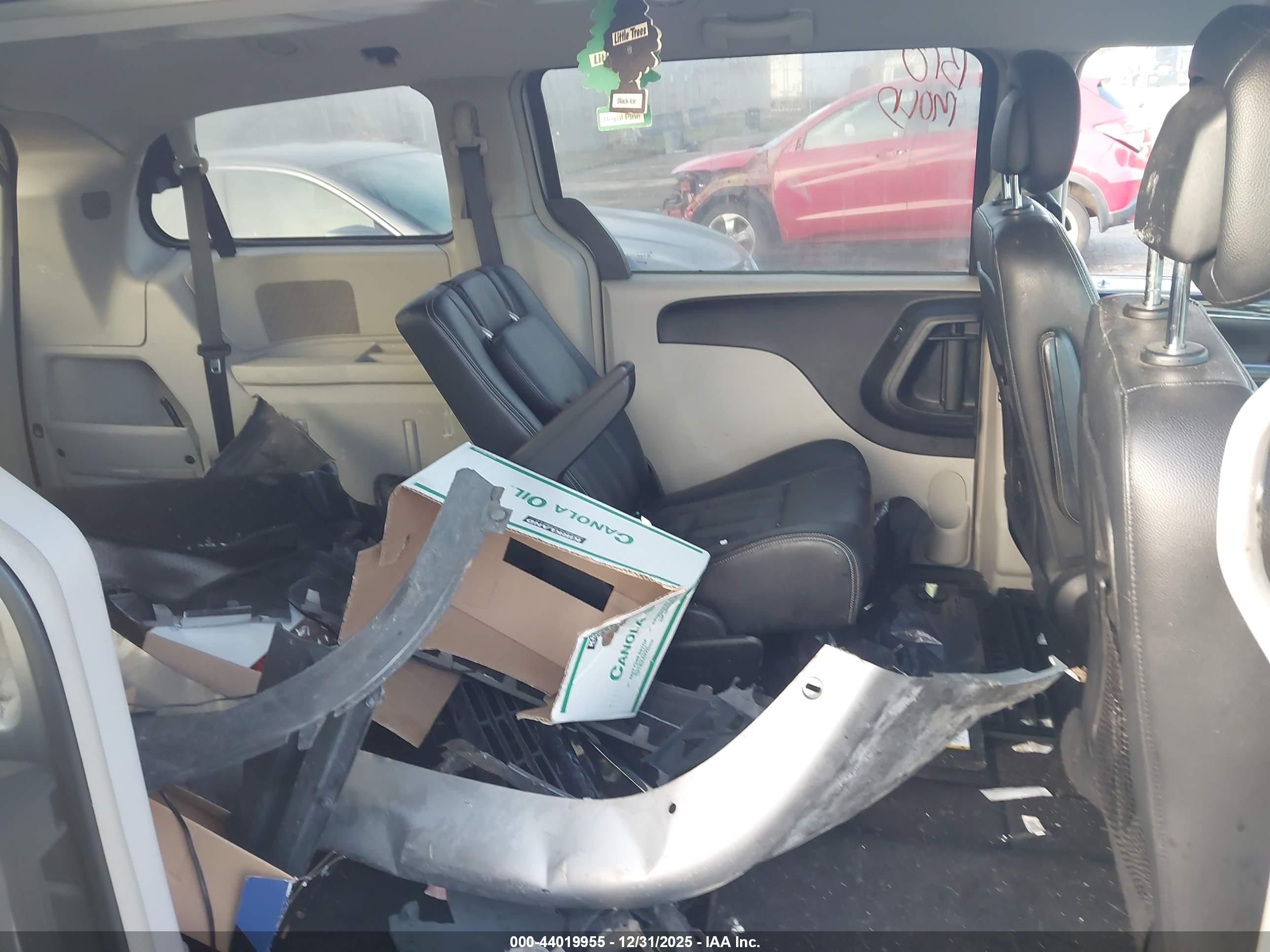 CHRYSLER TOWN image 8