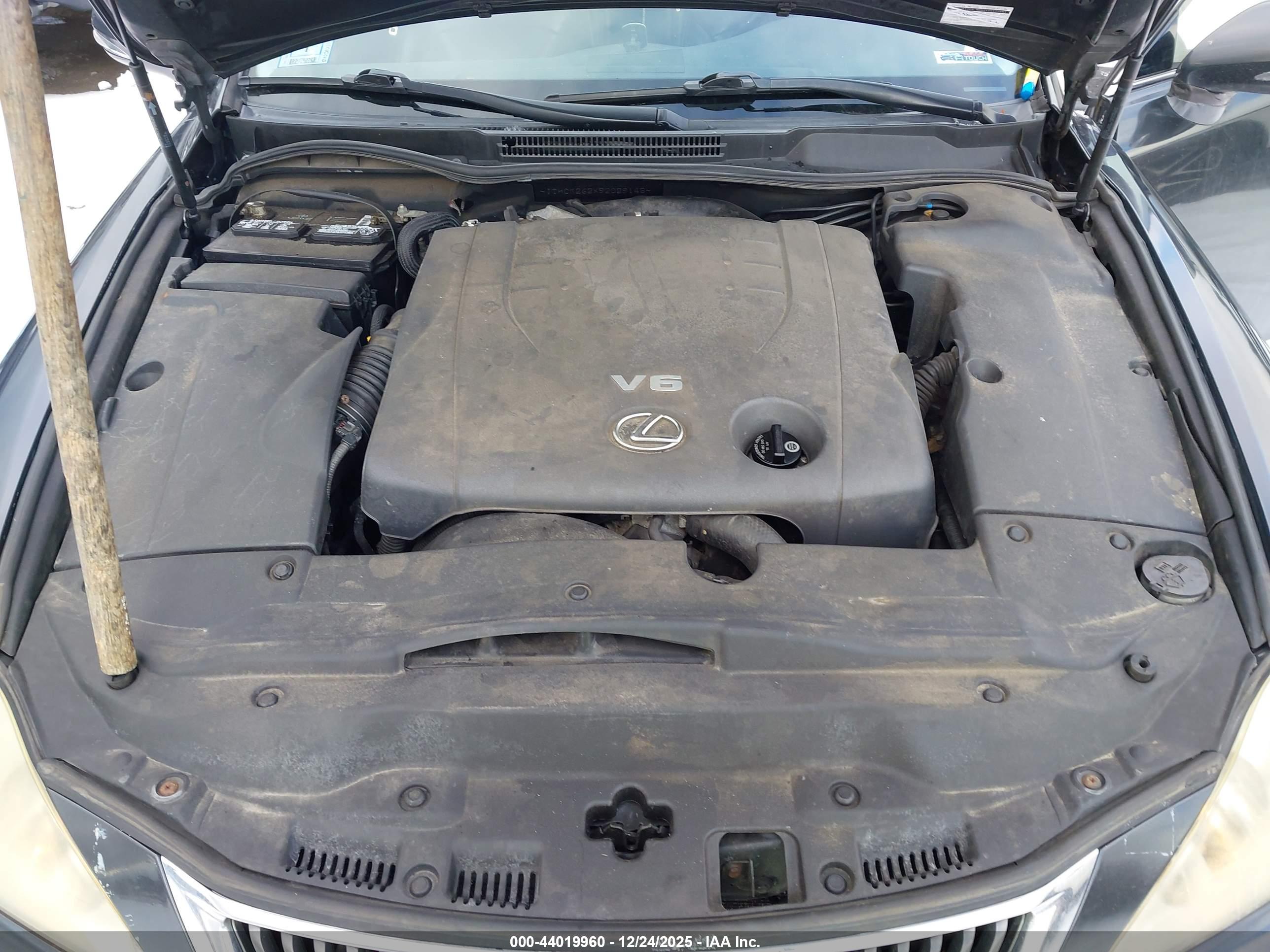LEXUS IS image 10