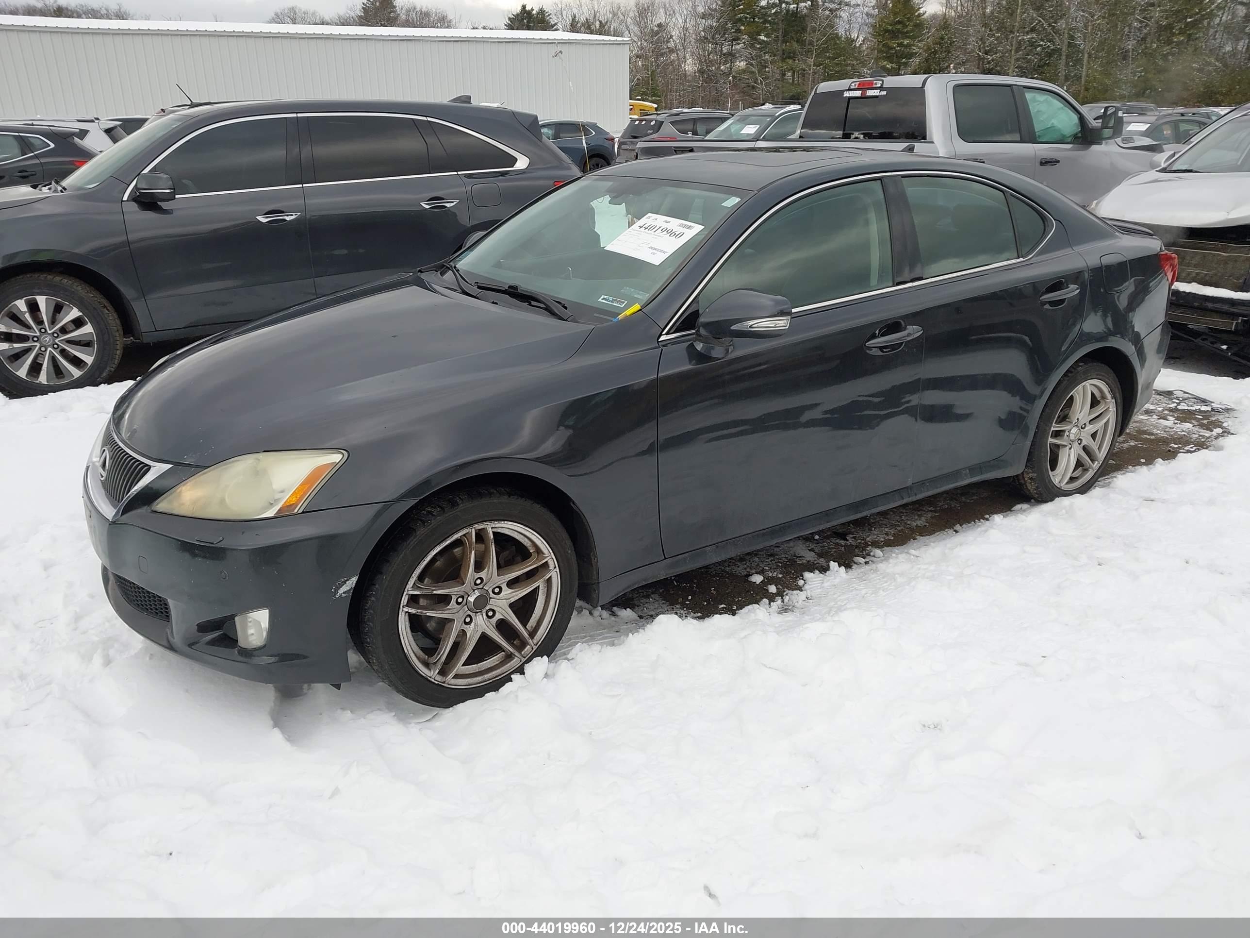 LEXUS IS image 2