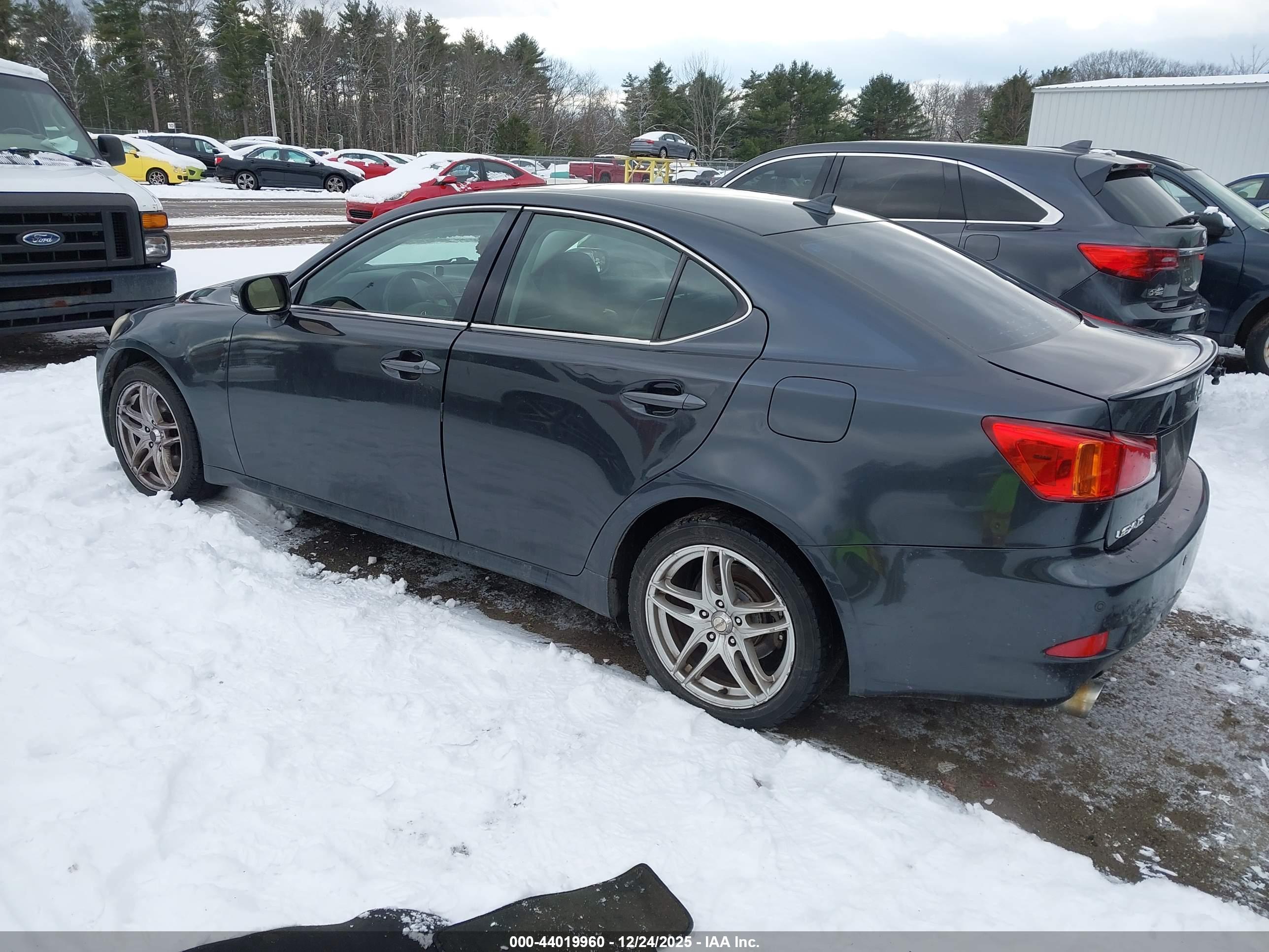 LEXUS IS image 3