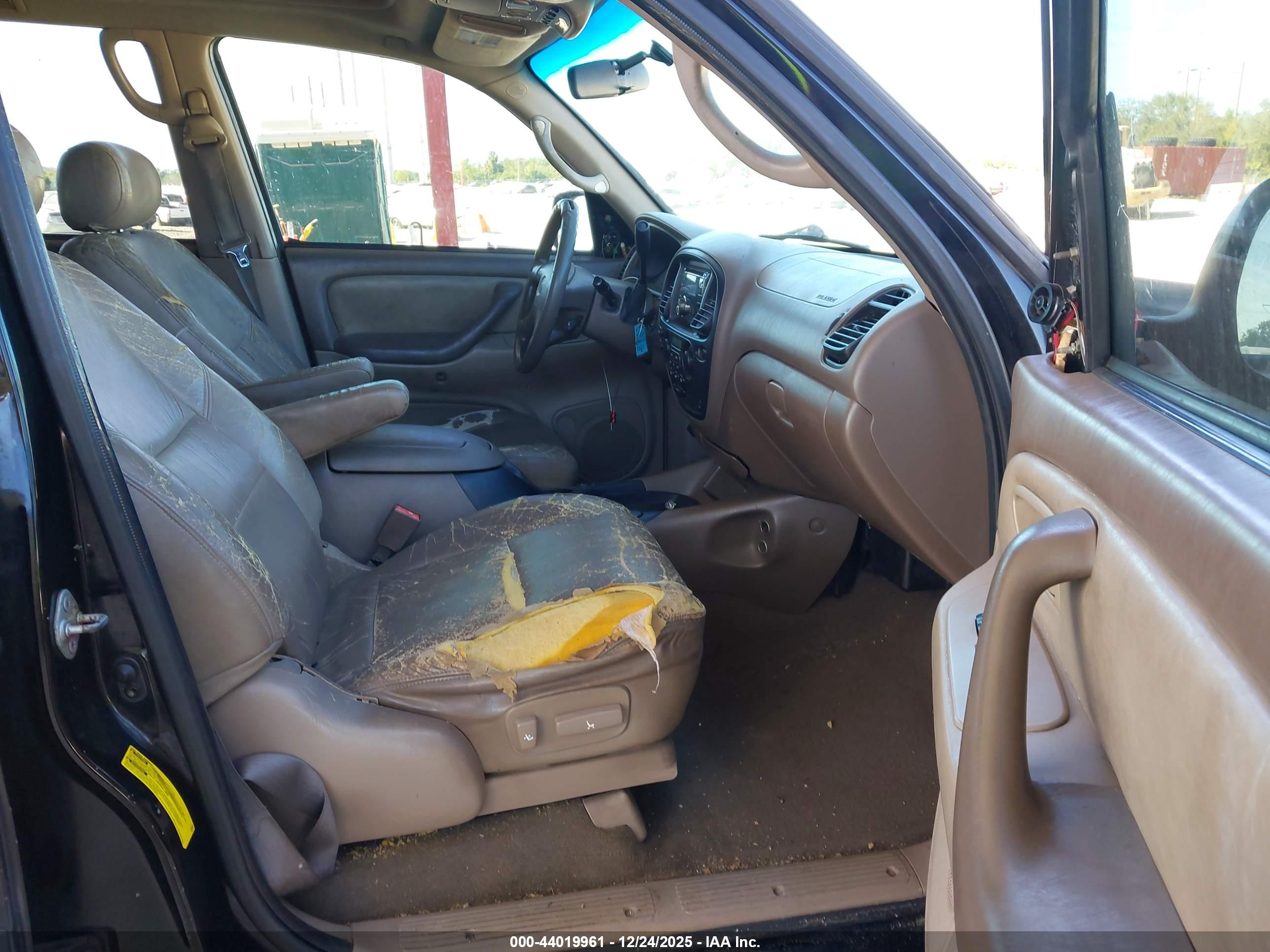 TOYOTA SEQUOIA image 5