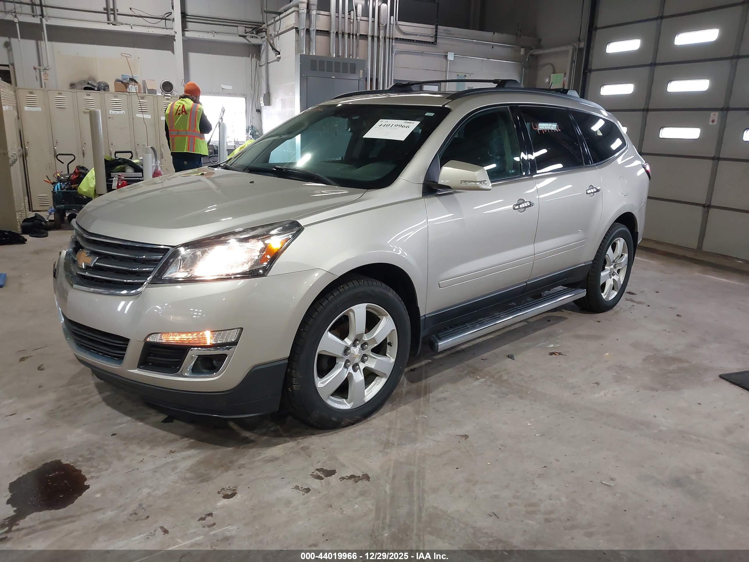CHEVROLET TRAVERSE image 2