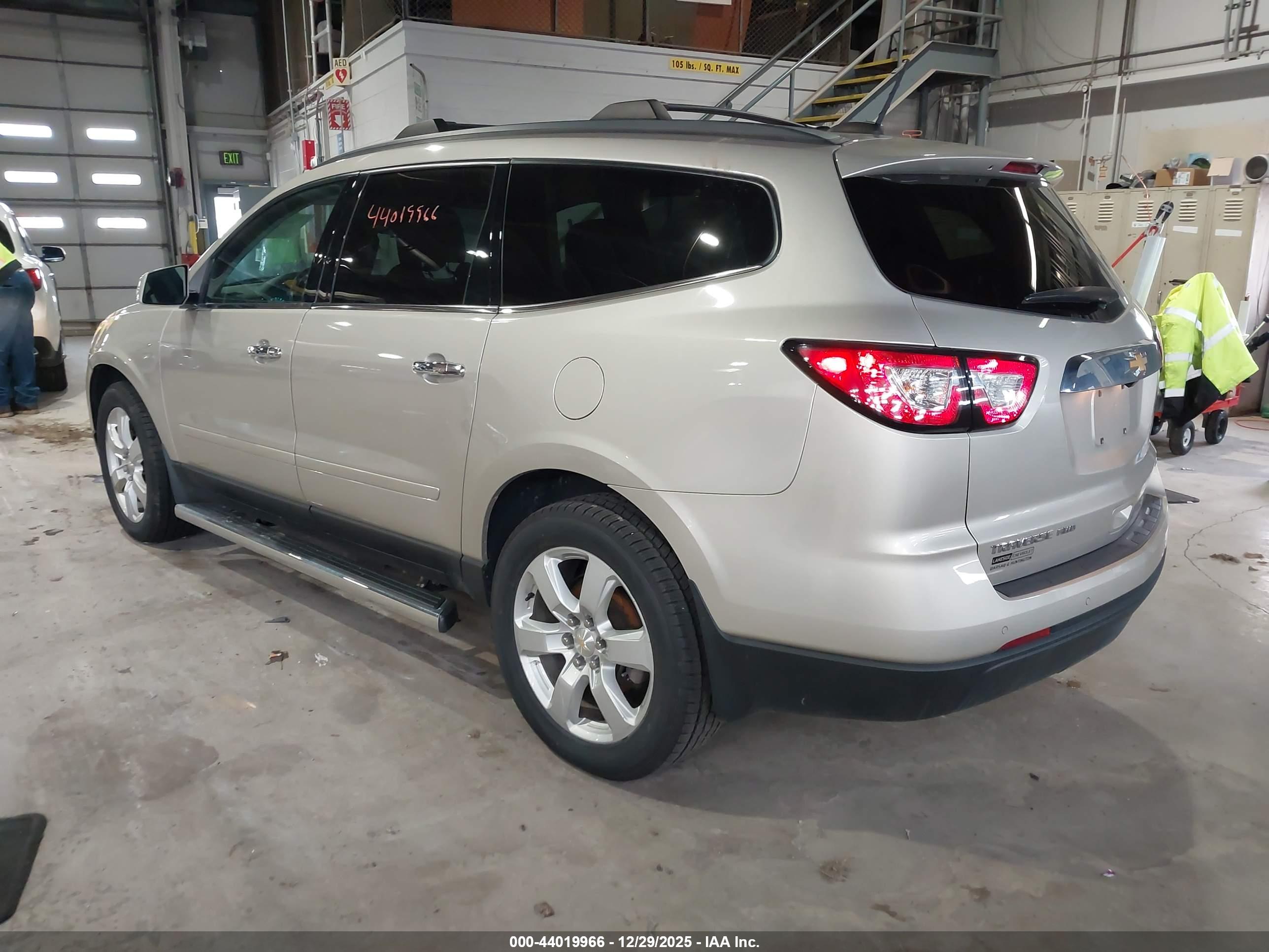 CHEVROLET TRAVERSE image 3