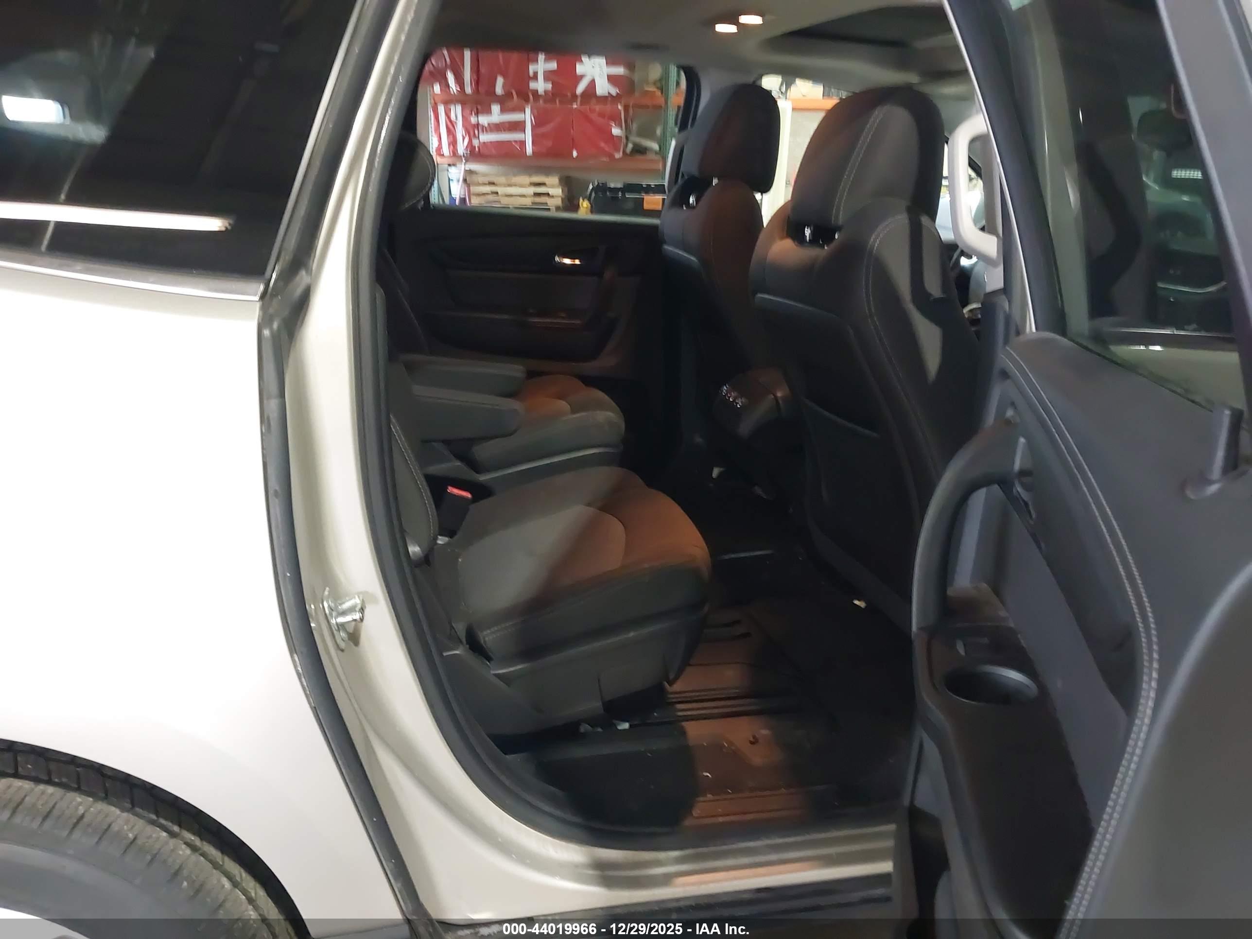 CHEVROLET TRAVERSE image 8